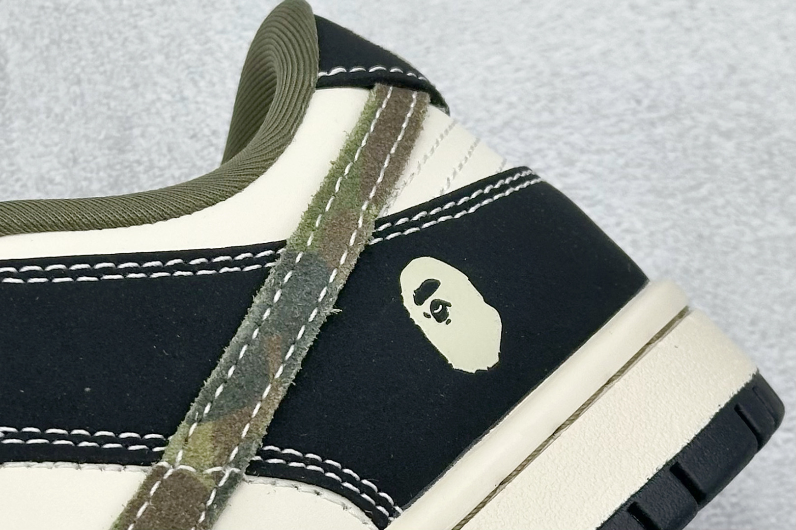 图片[9]-福利特价  Nk SB Dunk Low Bape联名-拼接迷彩 周年高端定制 低帮休闲板鞋  #定制鞋盒 大厂纯原品质出货 超高清洁度 皮料切割干净无任何毛边 细节完美 货号：CH6336-229  尺码：36 36.5 37.5 38 38.5 39 40 40.5 41 42 42.5 43 44 44.5 45-选品中心