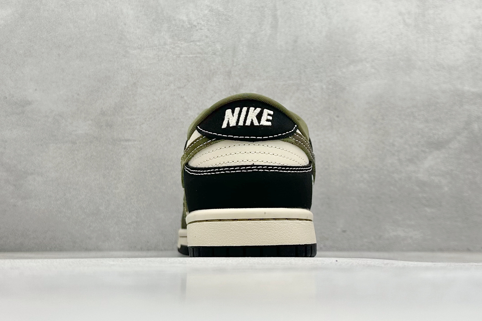 图片[6]-福利特价  Nk SB Dunk Low Bape联名-拼接迷彩 周年高端定制 低帮休闲板鞋  #定制鞋盒 大厂纯原品质出货 超高清洁度 皮料切割干净无任何毛边 细节完美 货号：CH6336-229  尺码：36 36.5 37.5 38 38.5 39 40 40.5 41 42 42.5 43 44 44.5 45-选品中心