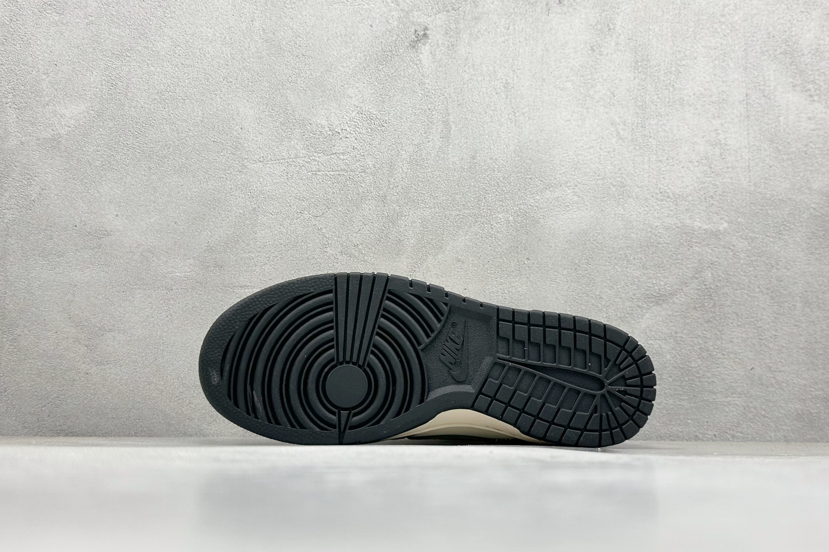 图片[4]-福利特价  Nk SB Dunk Low Bape联名-拼接迷彩 周年高端定制 低帮休闲板鞋  #定制鞋盒 大厂纯原品质出货 超高清洁度 皮料切割干净无任何毛边 细节完美 货号：CH6336-229  尺码：36 36.5 37.5 38 38.5 39 40 40.5 41 42 42.5 43 44 44.5 45-选品中心