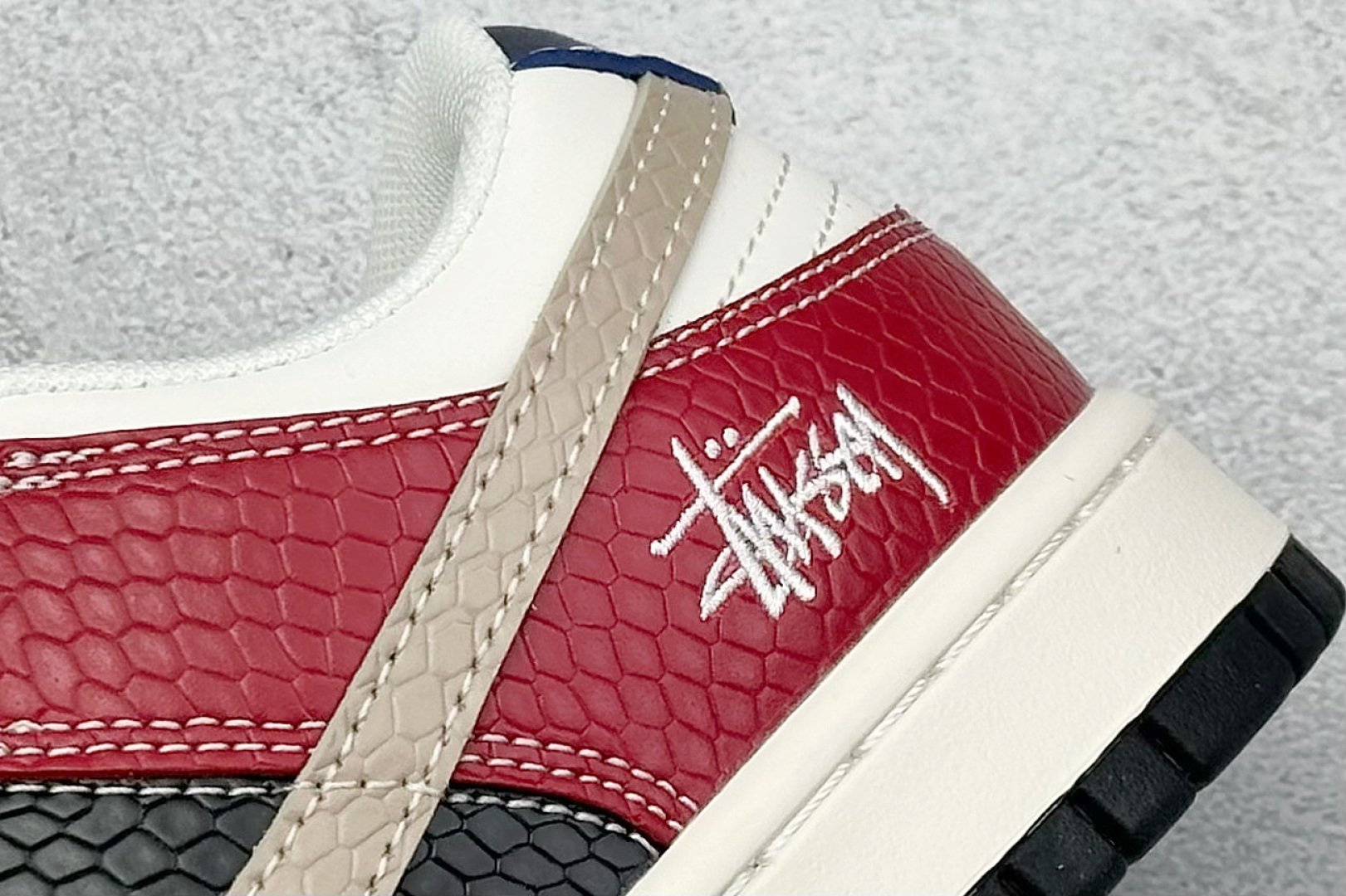 240 Nike SB Dunk Low x Stussy 红白小勾  HS2506-218