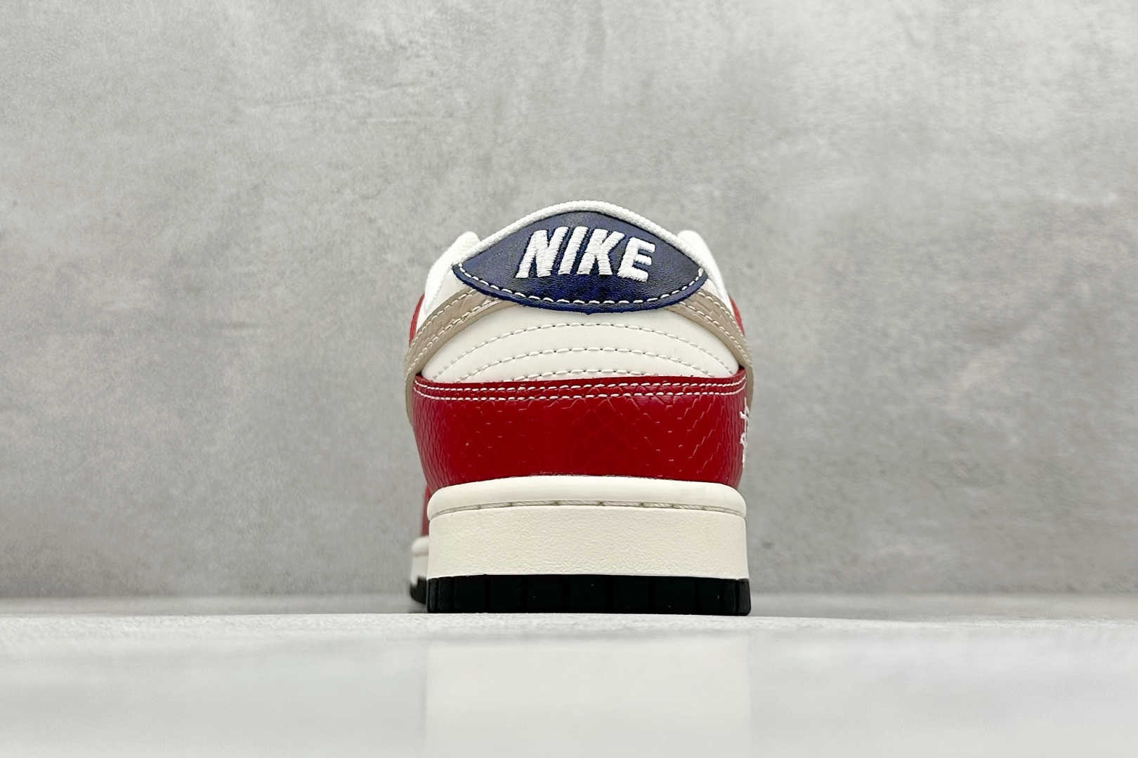 240 Nike SB Dunk Low x Stussy 红白小勾  HS2506-218