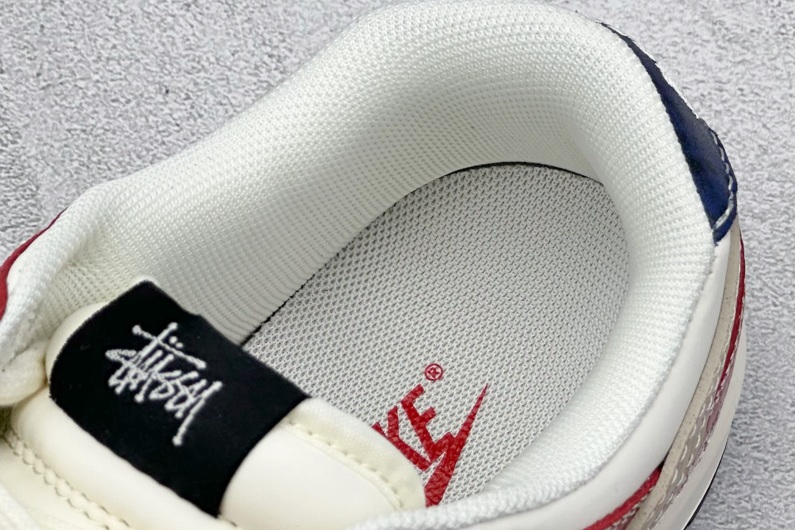 240 Nike SB Dunk Low x Stussy 红白小勾  HS2506-218