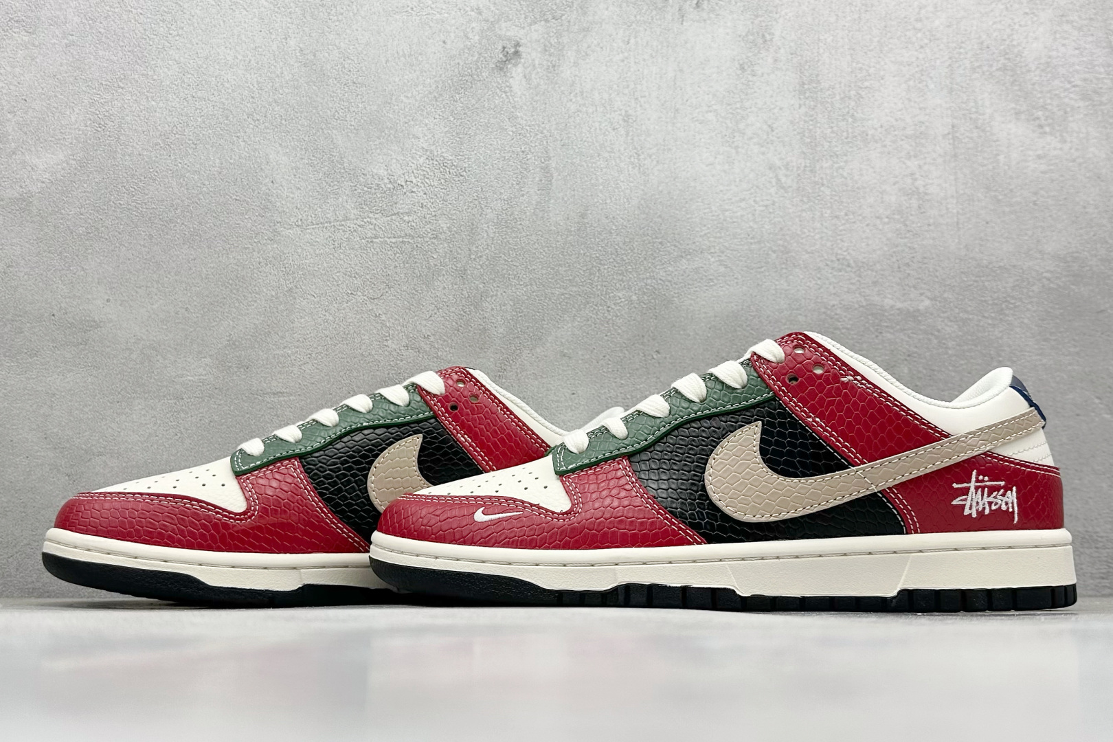 240 Nike SB Dunk Low x Stussy 红白小勾  HS2506-218