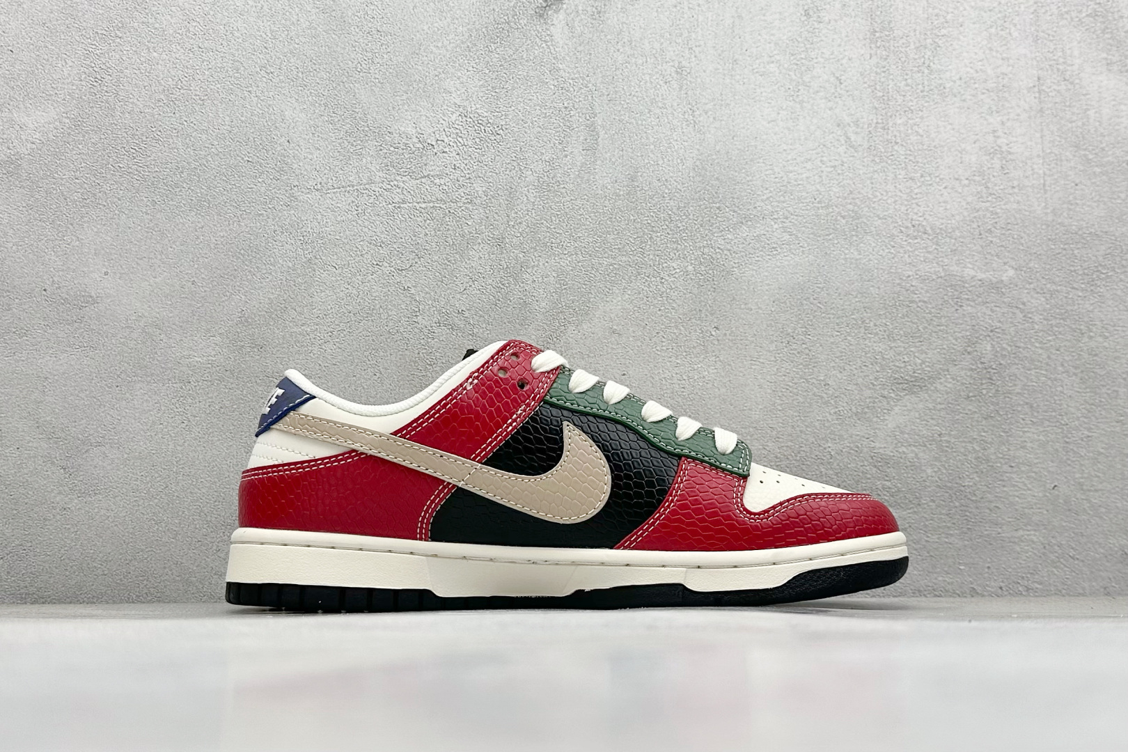 240 Nike SB Dunk Low x Stussy 红白小勾  HS2506-218