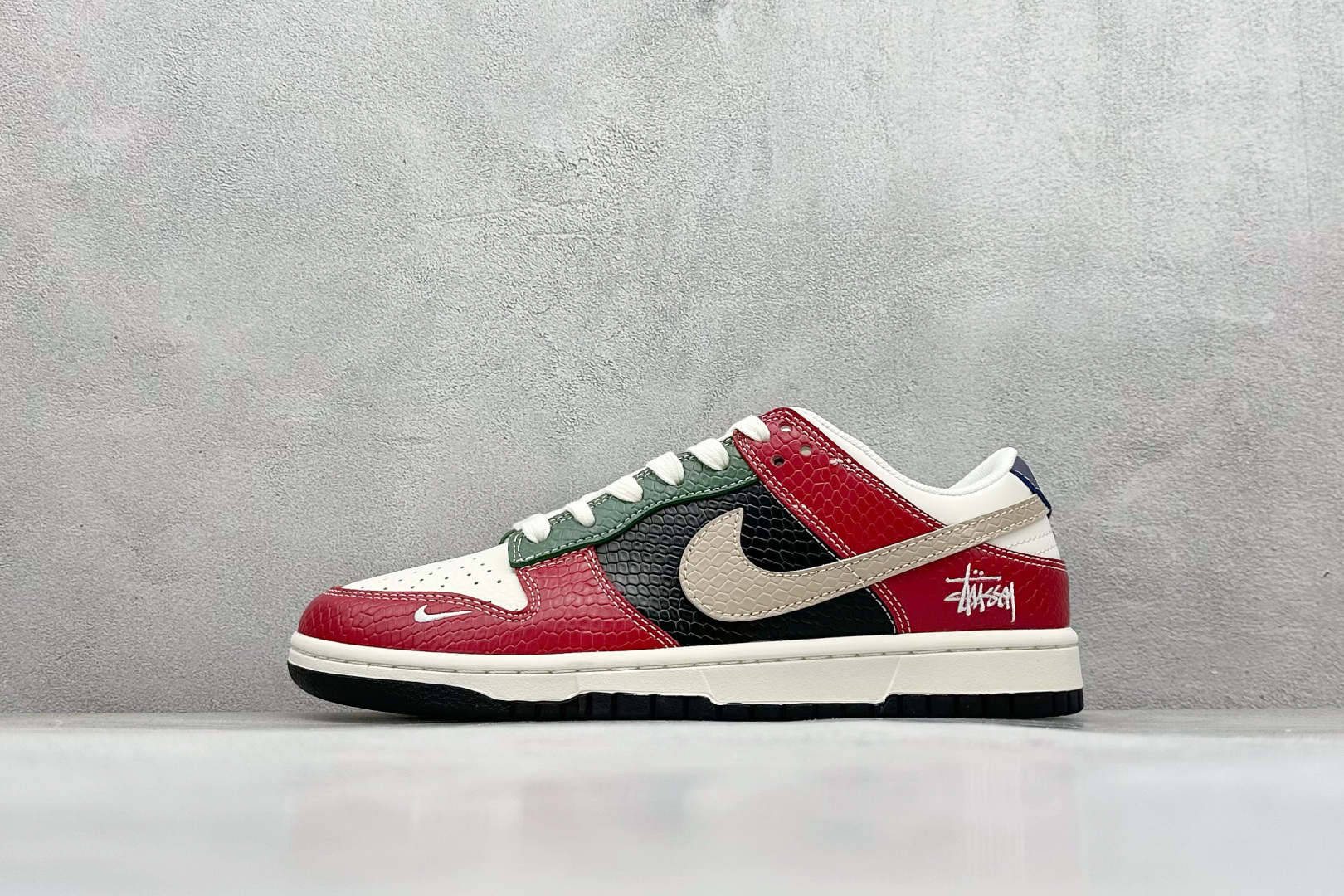 240 Nike SB Dunk Low x Stussy 红白小勾  HS2506-218