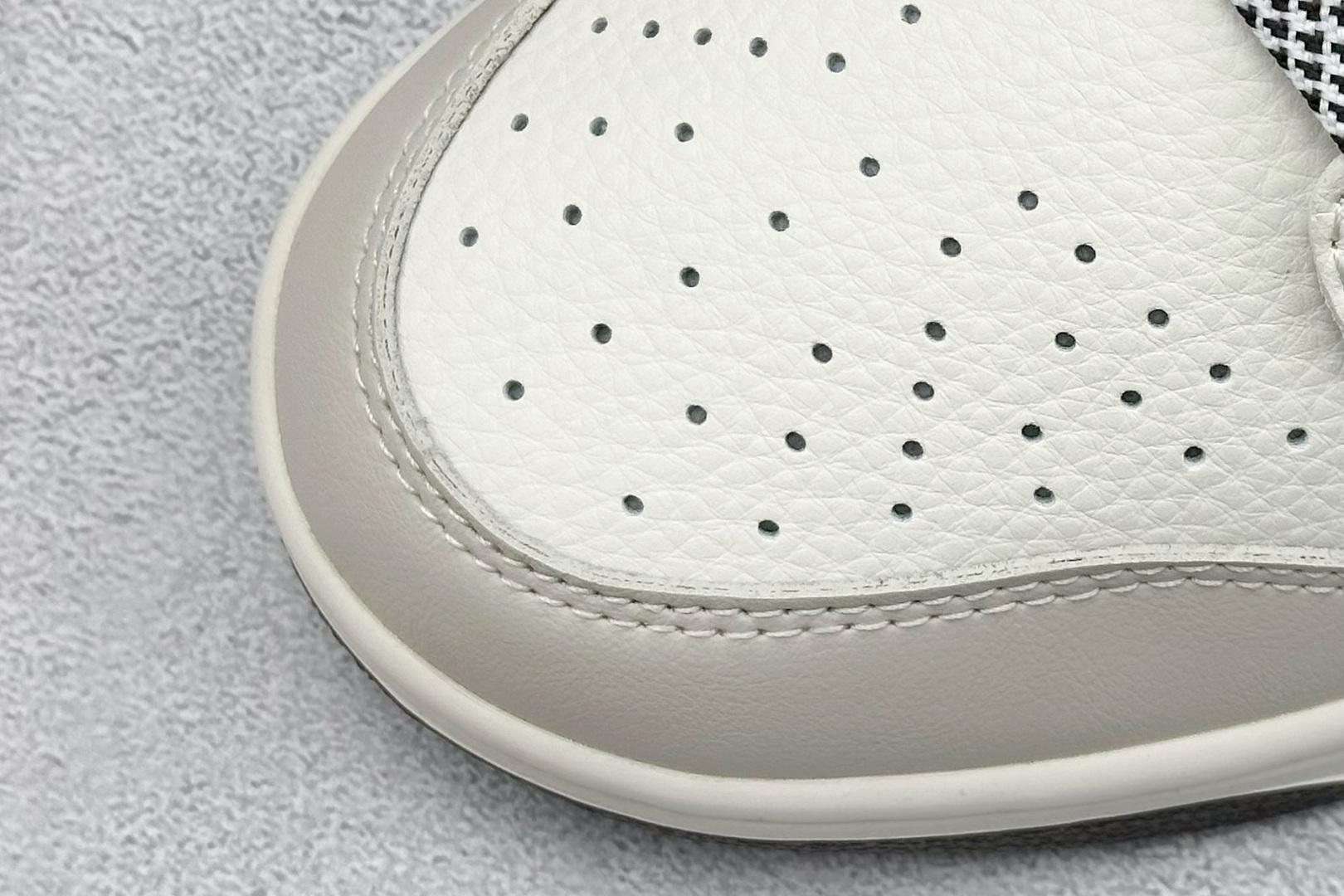 240 Nike SB Dunk Low x Louis Vuitton 棕白  HS2506-213