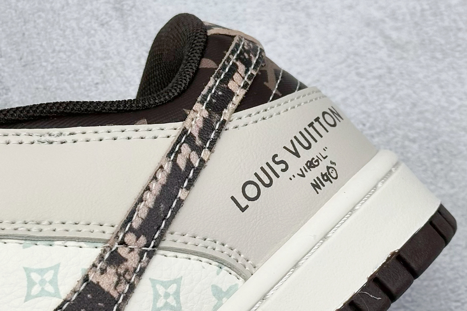 240 Nike SB Dunk Low x Louis Vuitton 棕白  HS2506-213