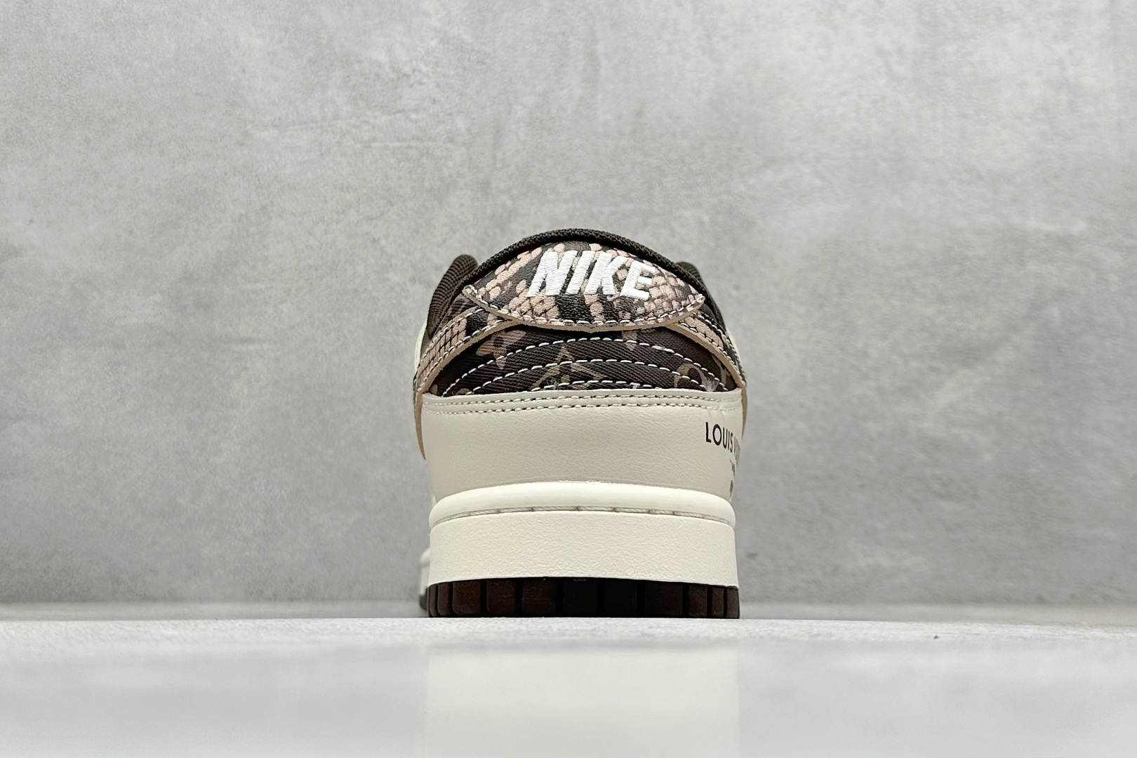 240 Nike SB Dunk Low x Louis Vuitton 棕白  HS2506-213