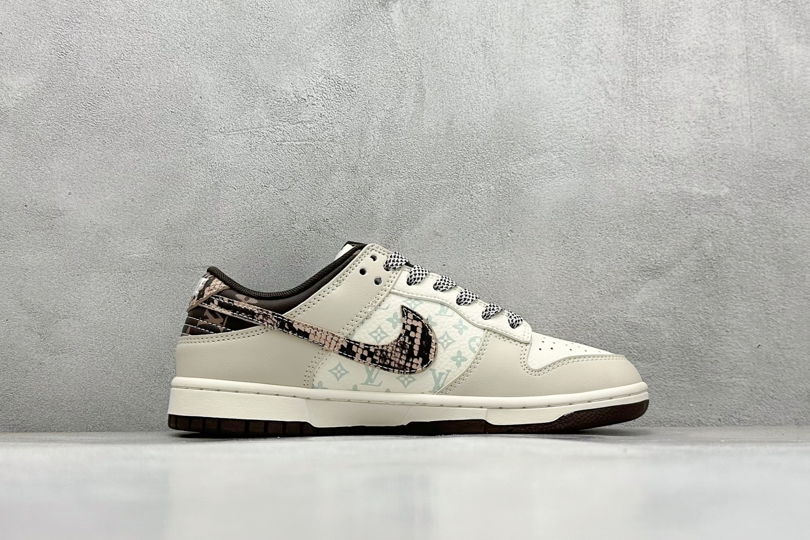 240 Nike SB Dunk Low x Louis Vuitton 棕白  HS2506-213