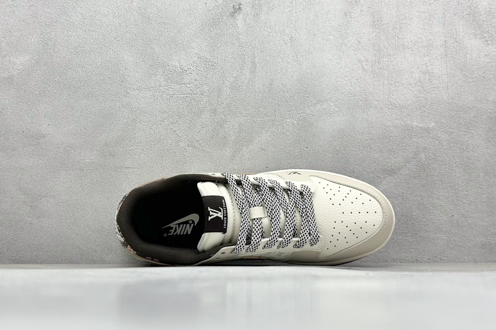 240 Nike SB Dunk Low x Louis Vuitton 棕白  HS2506-213