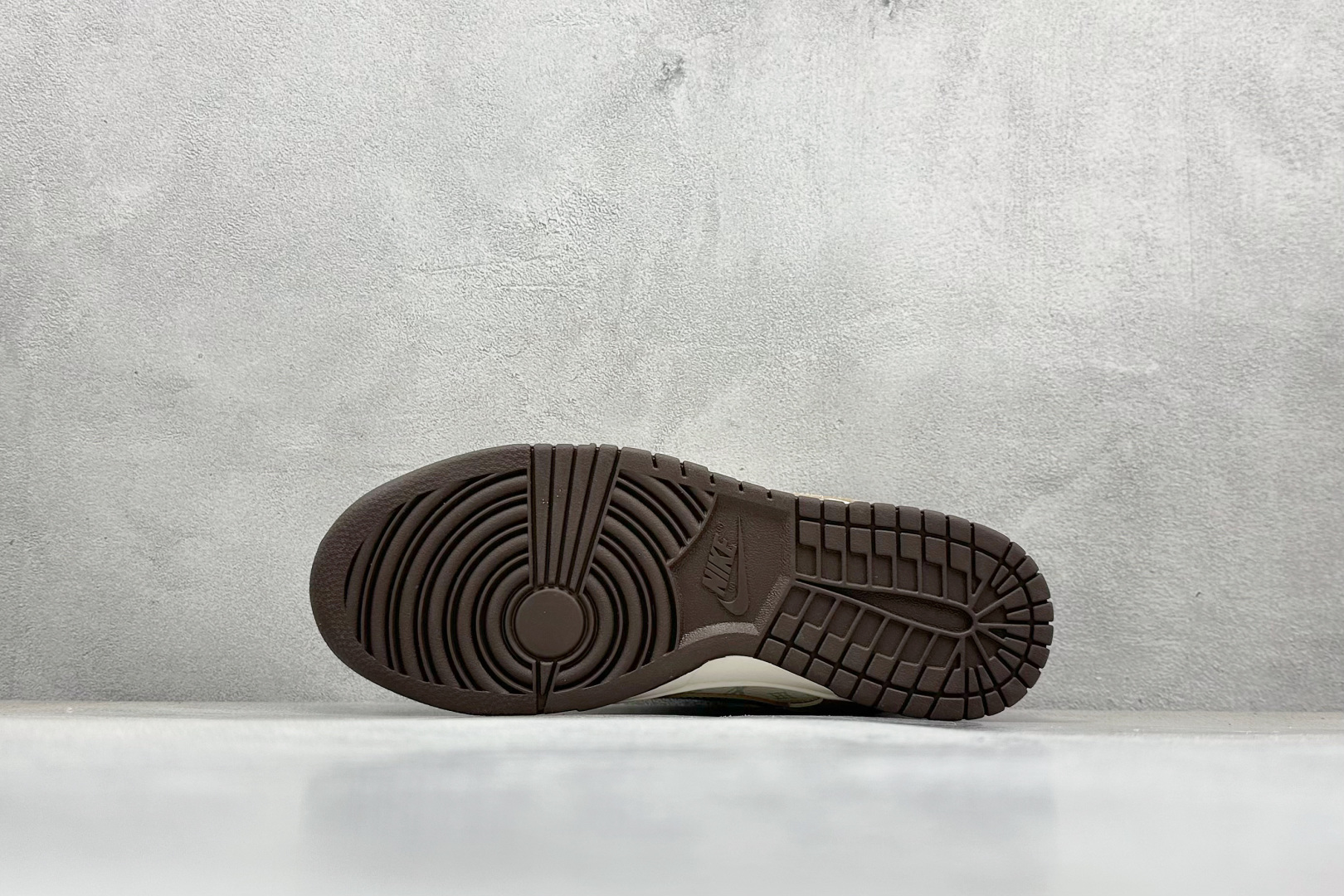 240 Nike SB Dunk Low x Louis Vuitton 棕白  HS2506-213