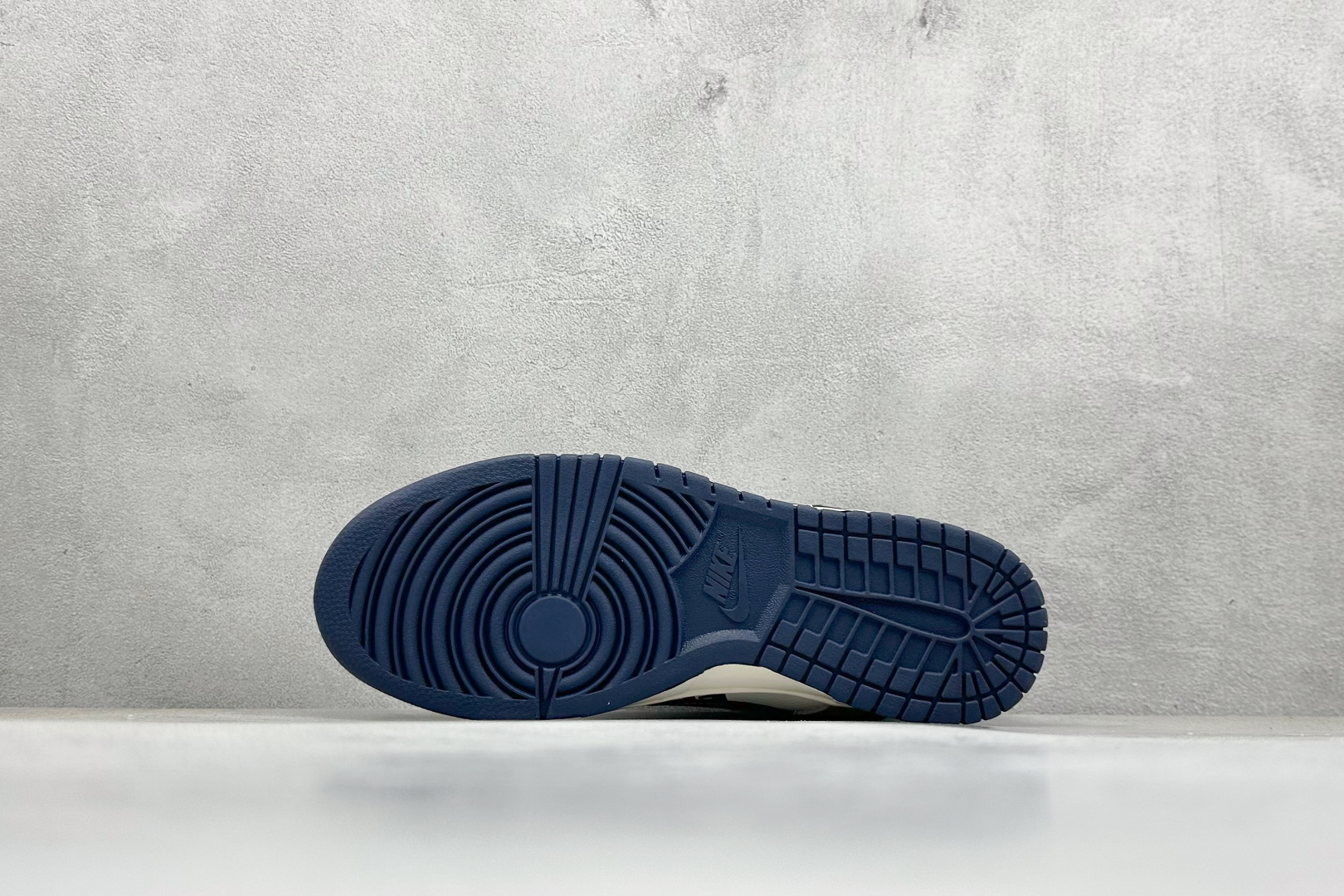 240 Nike SB Dunk Low x The North Face 灰白小勾  XF8698-205