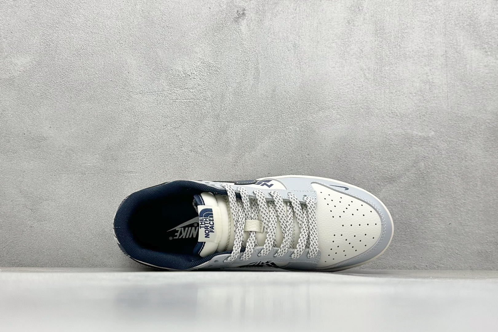 240 Nike SB Dunk Low x The North Face 灰白小勾  XF8698-205