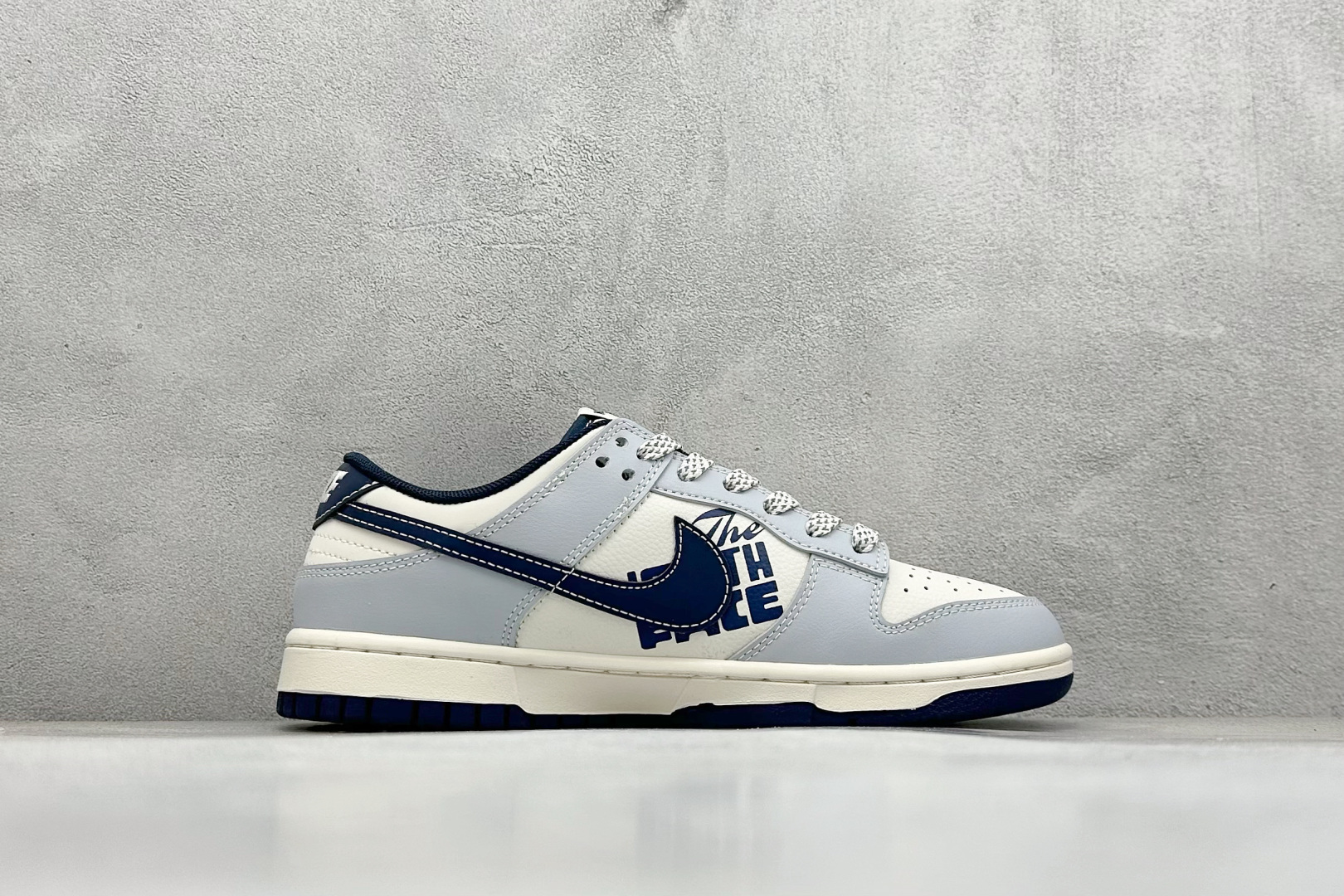 240 Nike SB Dunk Low x The North Face 灰白小勾  XF8698-205