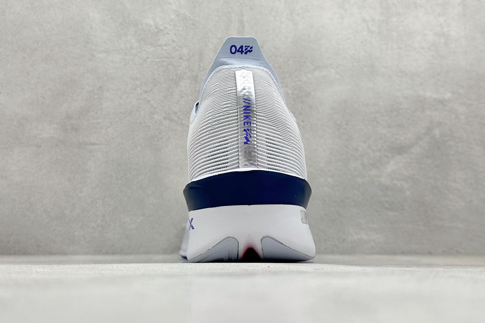 220 Nike ZoomX Vaporfly NEXT% 4 马拉松系列公路竞速超轻缓震跑步鞋 HF6414-001