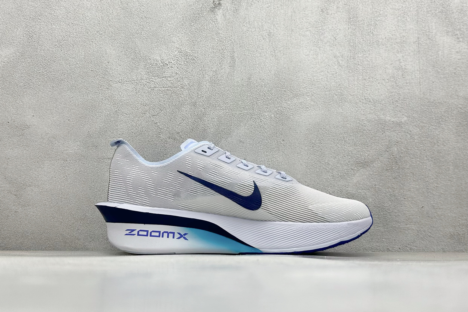 220 Nike ZoomX Vaporfly NEXT% 4 马拉松系列公路竞速超轻缓震跑步鞋 HF6414-001