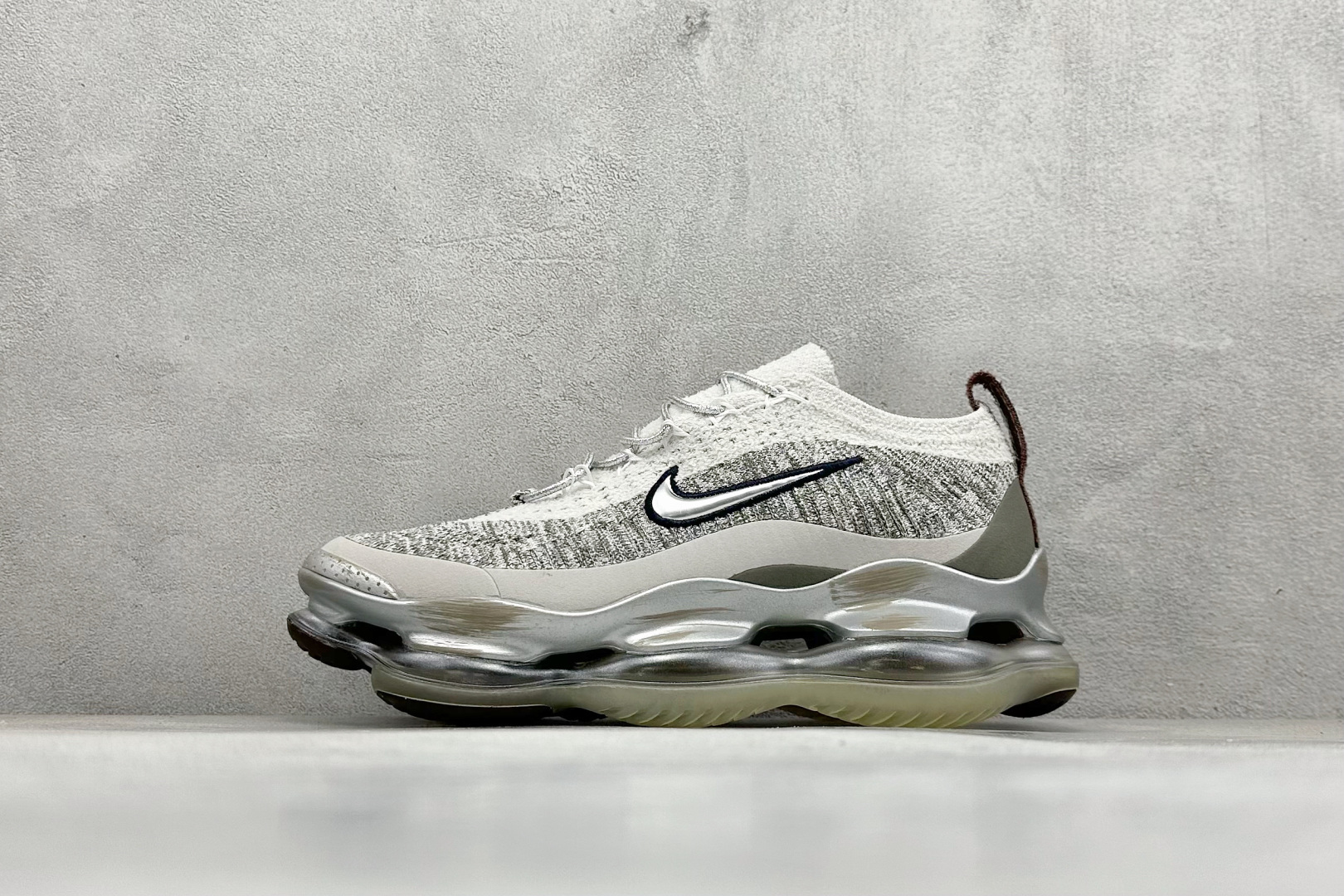 纯原福利 Nike Air Max Scorpion FK 次世代气垫搭载全掌大气垫鞋款 采用类似于 VaporMax Plus 和 VaporMax Flyknit 型号的设计 匠心打造的鞋面 实现轻质包覆和透气性 鞋身设计舒适的衬里包裹双足 带来自然贴身的感觉 橡胶鞋底提供持久的牵引力 脚下的球根状裸气鞋底 货号:FD4612-001 尺码:40-46-选品中心