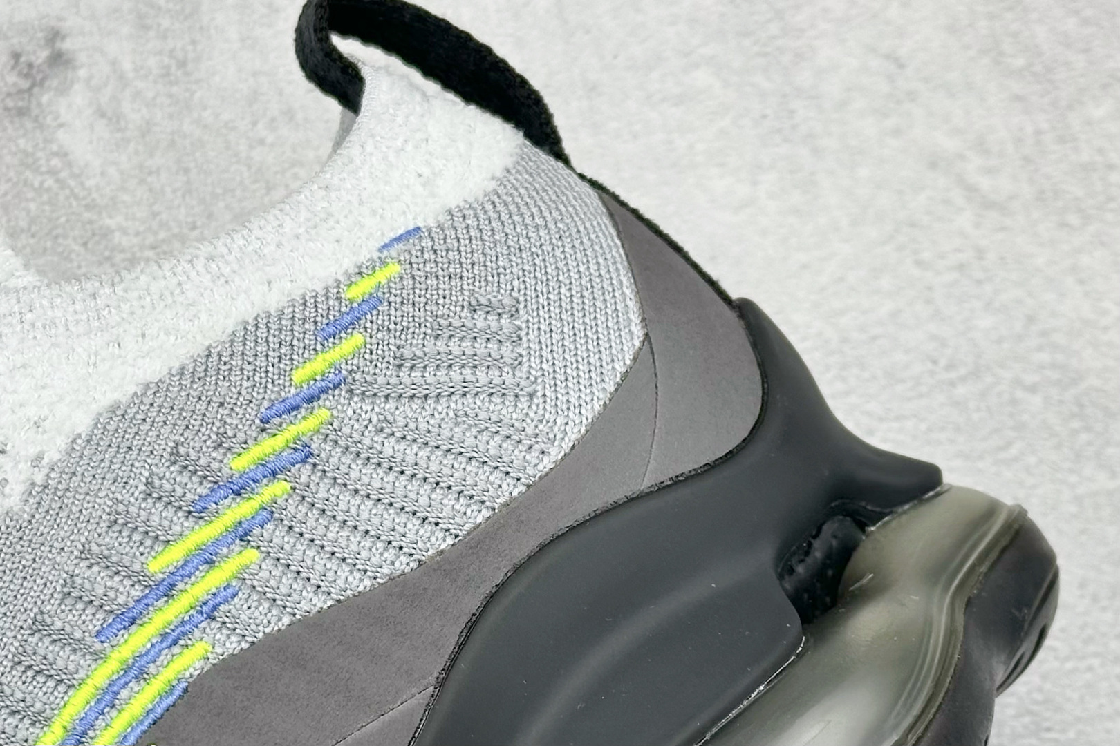 图片[9]-纯原福利  Nike Air Max Scorpion FK 次世代气垫搭载全掌大气垫鞋款 采用类似于 VaporMax Plus 和 VaporMax Flyknit 型号的设计 匠心打造的鞋面 实现轻质包覆和透气性 鞋身设计舒适的衬里包裹双足 带来自然贴身的感觉 橡胶鞋底提供持久的牵引力 脚下的球根状裸气鞋底 货号：DJ4701-002 尺码：40-46-选品中心