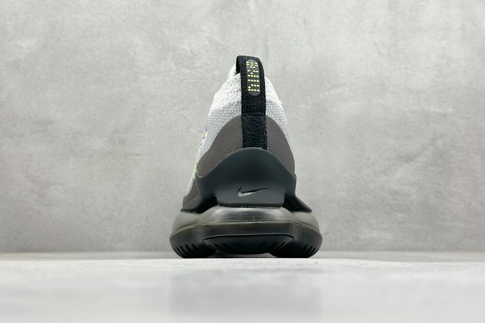 图片[6]-纯原福利  Nike Air Max Scorpion FK 次世代气垫搭载全掌大气垫鞋款 采用类似于 VaporMax Plus 和 VaporMax Flyknit 型号的设计 匠心打造的鞋面 实现轻质包覆和透气性 鞋身设计舒适的衬里包裹双足 带来自然贴身的感觉 橡胶鞋底提供持久的牵引力 脚下的球根状裸气鞋底 货号：DJ4701-002 尺码：40-46-选品中心