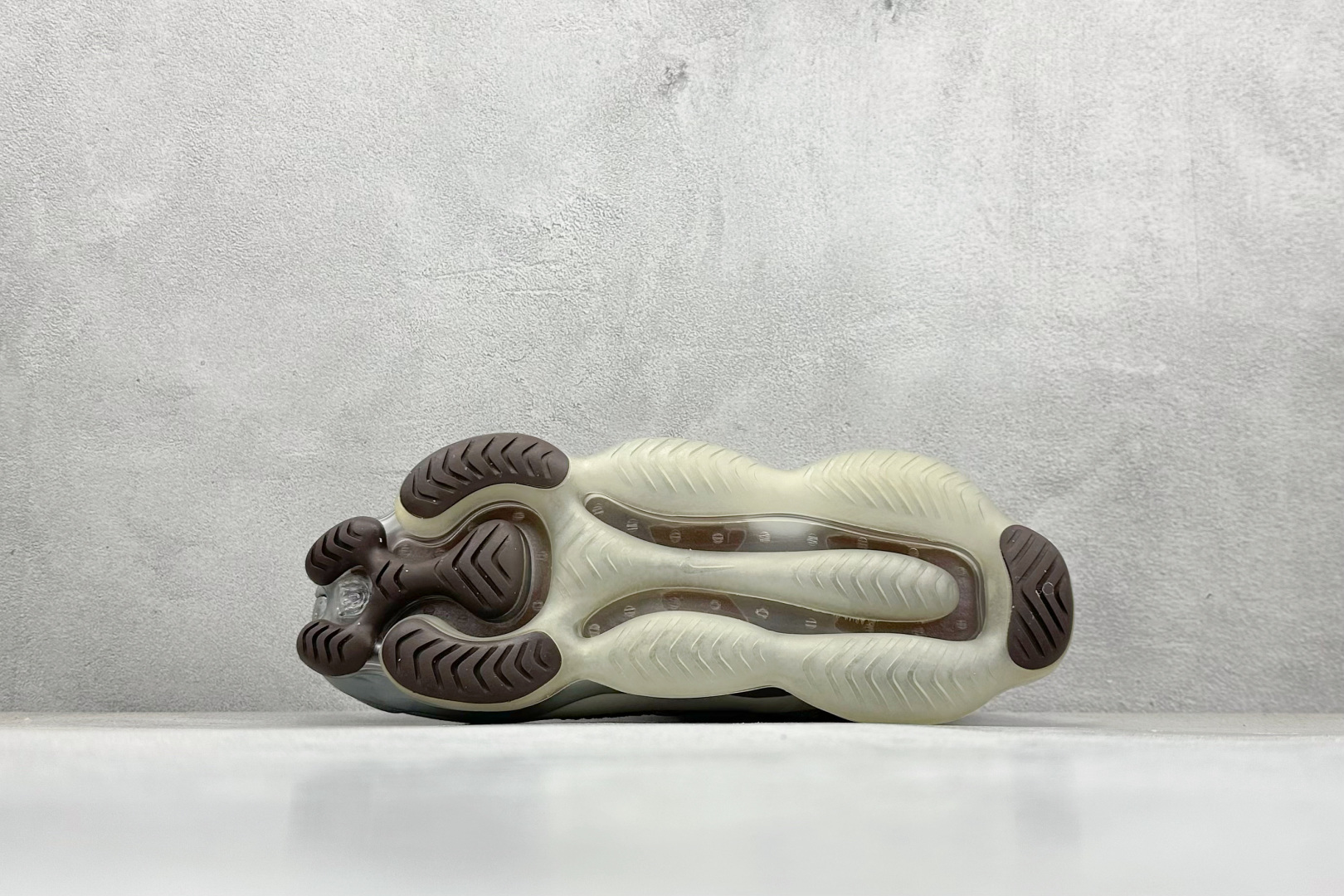 图片[4]-纯原福利  Nike Air Max Scorpion FK 次世代气垫搭载全掌大气垫鞋款 采用类似于 VaporMax Plus 和 VaporMax Flyknit 型号的设计 匠心打造的鞋面 实现轻质包覆和透气性 鞋身设计舒适的衬里包裹双足 带来自然贴身的感觉 橡胶鞋底提供持久的牵引力 脚下的球根状裸气鞋底 货号：FD4612-001 尺码：40-46-选品中心