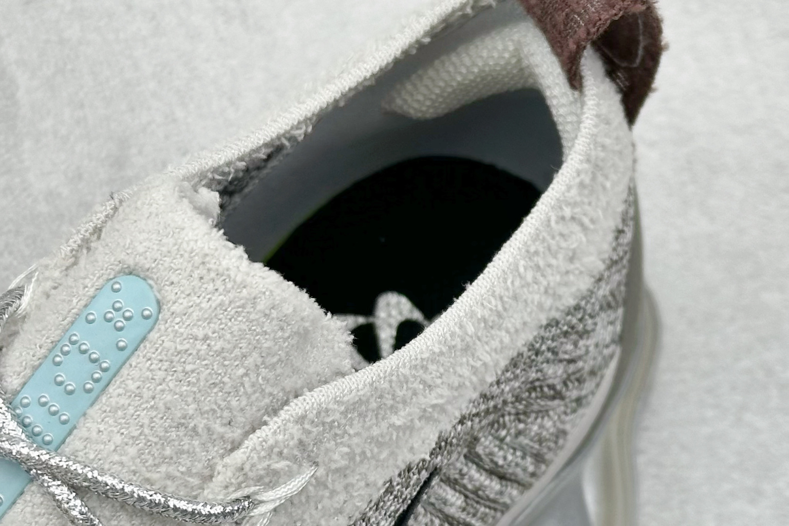 图片[8]-纯原福利  Nike Air Max Scorpion FK 次世代气垫搭载全掌大气垫鞋款 采用类似于 VaporMax Plus 和 VaporMax Flyknit 型号的设计 匠心打造的鞋面 实现轻质包覆和透气性 鞋身设计舒适的衬里包裹双足 带来自然贴身的感觉 橡胶鞋底提供持久的牵引力 脚下的球根状裸气鞋底 货号：FD4612-001 尺码：40-46-选品中心