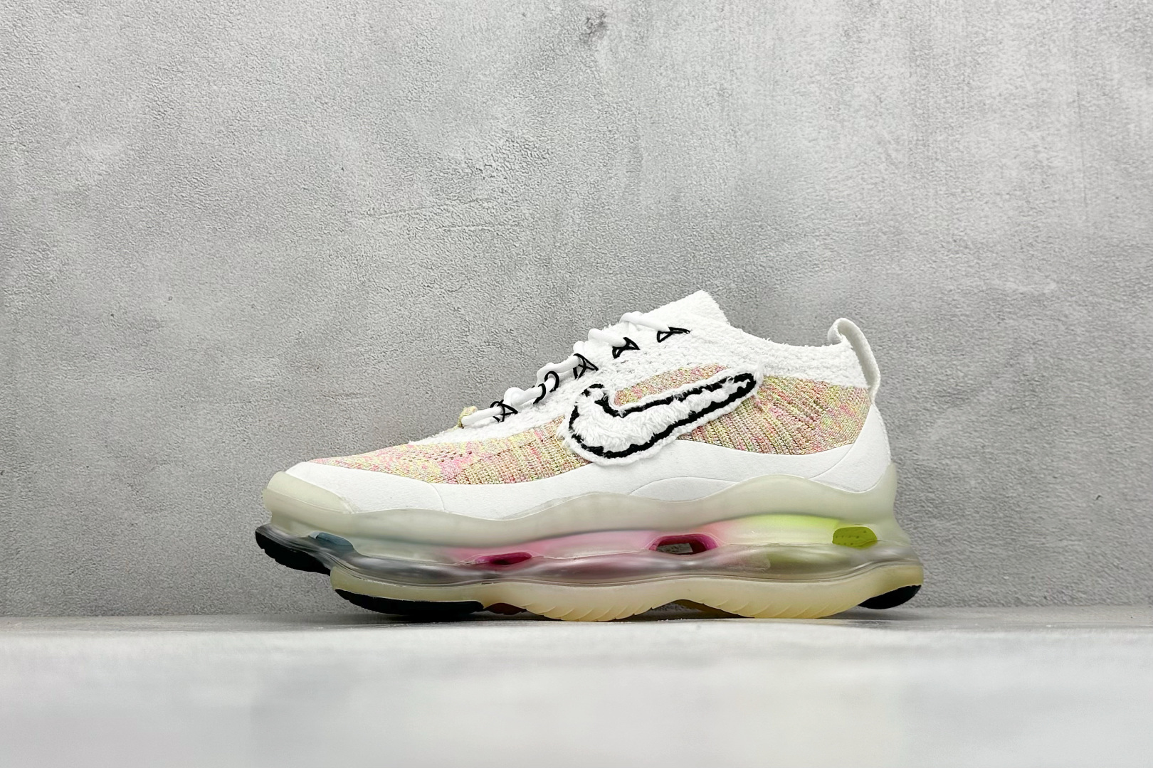 纯原福利 Nike Air Max Scorpion FK 次世代气垫搭载全掌大气垫鞋款 采用类似于 VaporMax Plus 和 VaporMax Flyknit 型号的设计 匠心打造的鞋面 实现轻质包覆和透气性 鞋身设计舒适的衬里包裹双足 带来自然贴身的感觉 橡胶鞋底提供持久的牵引力 脚下的球根状裸气鞋底 货号:FJ6031-910 尺码:40-46-选品中心