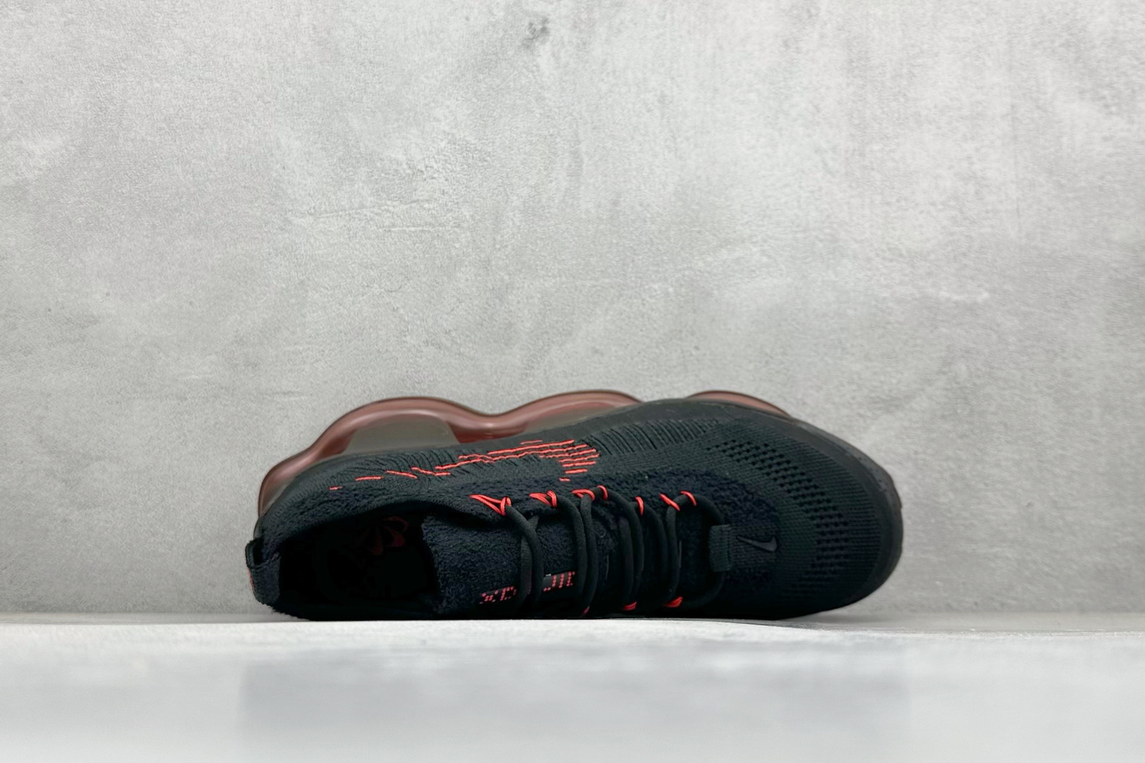 图片[3]-纯原福利  Nike Air Max Scorpion FK 次世代气垫搭载全掌大气垫鞋款 采用类似于 VaporMax Plus 和 VaporMax Flyknit 型号的设计 匠心打造的鞋面 实现轻质包覆和透气性 鞋身设计舒适的衬里包裹双足 带来自然贴身的感觉 橡胶鞋底提供持久的牵引力 脚下的球根状裸气鞋底 货号：DJ4701-004 尺码：40-46-选品中心