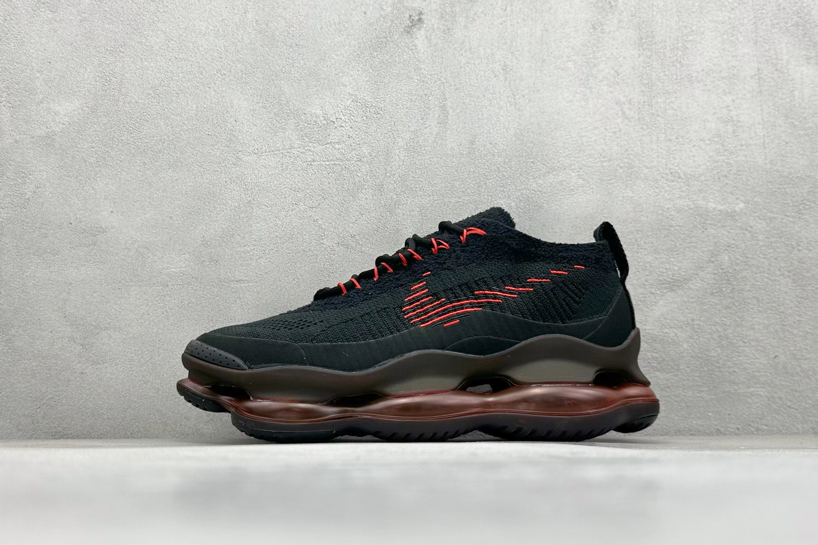 纯原福利  Nike Air Max Scorpion FK 次世代气垫搭载全掌大气垫鞋款 采用类似于 VaporMax Plus 和 VaporMax Flyknit 型号的设计 匠心打造的鞋面 实现轻质包覆和透气性 鞋身设计舒适的衬里包裹双足 带来自然贴身的感觉 橡胶鞋底提供持久的牵引力 脚下的球根状裸气鞋底 货号：DJ4701-004 尺码：40-46-选品中心