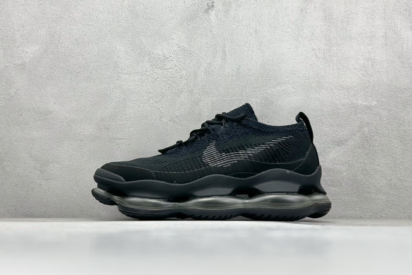 纯原福利  Nike Air Max Scorpion FK 次世代气垫搭载全掌大气垫鞋款 采用类似于 VaporMax Plus 和 VaporMax Flyknit 型号的设计 匠心打造的鞋面 实现轻质包覆和透气性 鞋身设计舒适的衬里包裹双足 带来自然贴身的感觉 橡胶鞋底提供持久的牵引力 脚下的球根状裸气鞋底 货号：DJ4701-003 尺码：40-46-选品中心