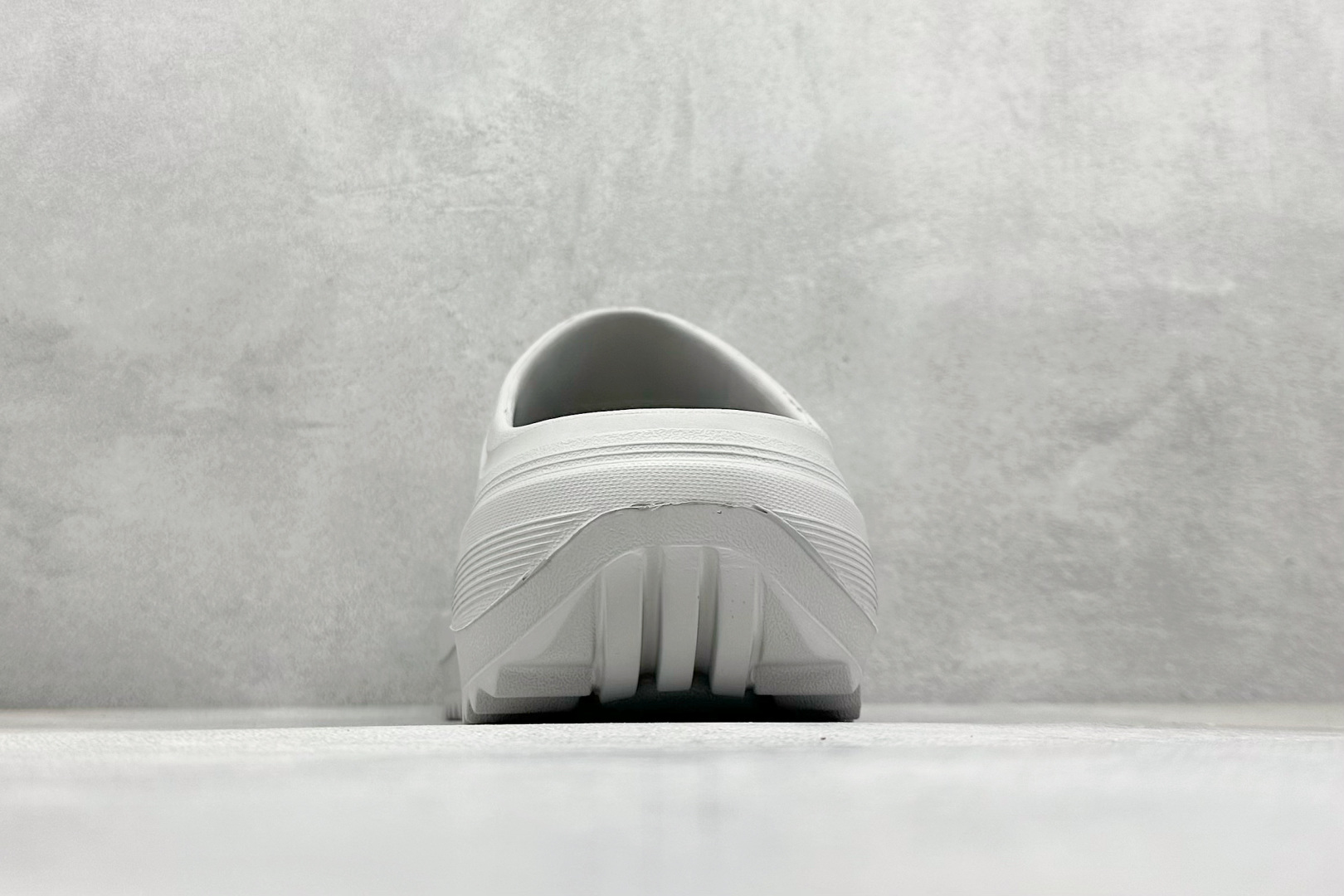100 XD版AD OZWAVE CLOG 防滑包头 厨师鞋二代 稳定缓震回弹厚底老爹拖鞋  JR6760