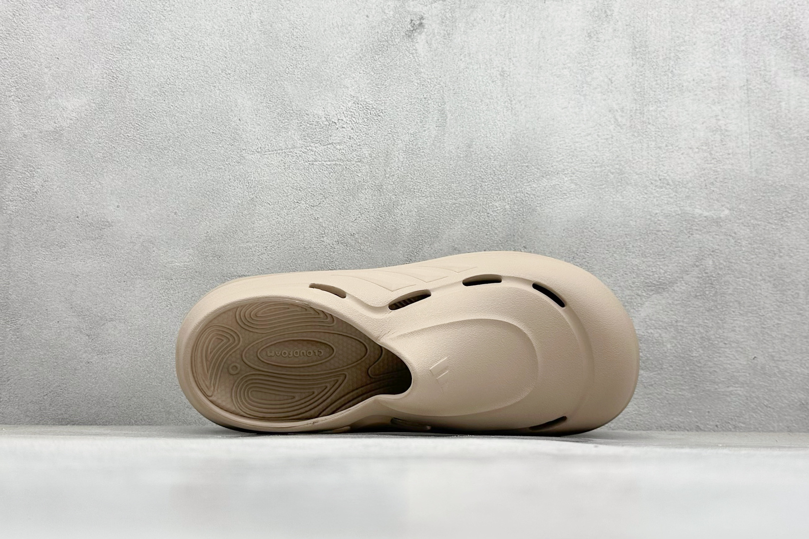 100 XD版AD OZWAVE CLOG 防滑包头 厨师鞋二代 稳定缓震回弹厚底老爹拖鞋  JR6759