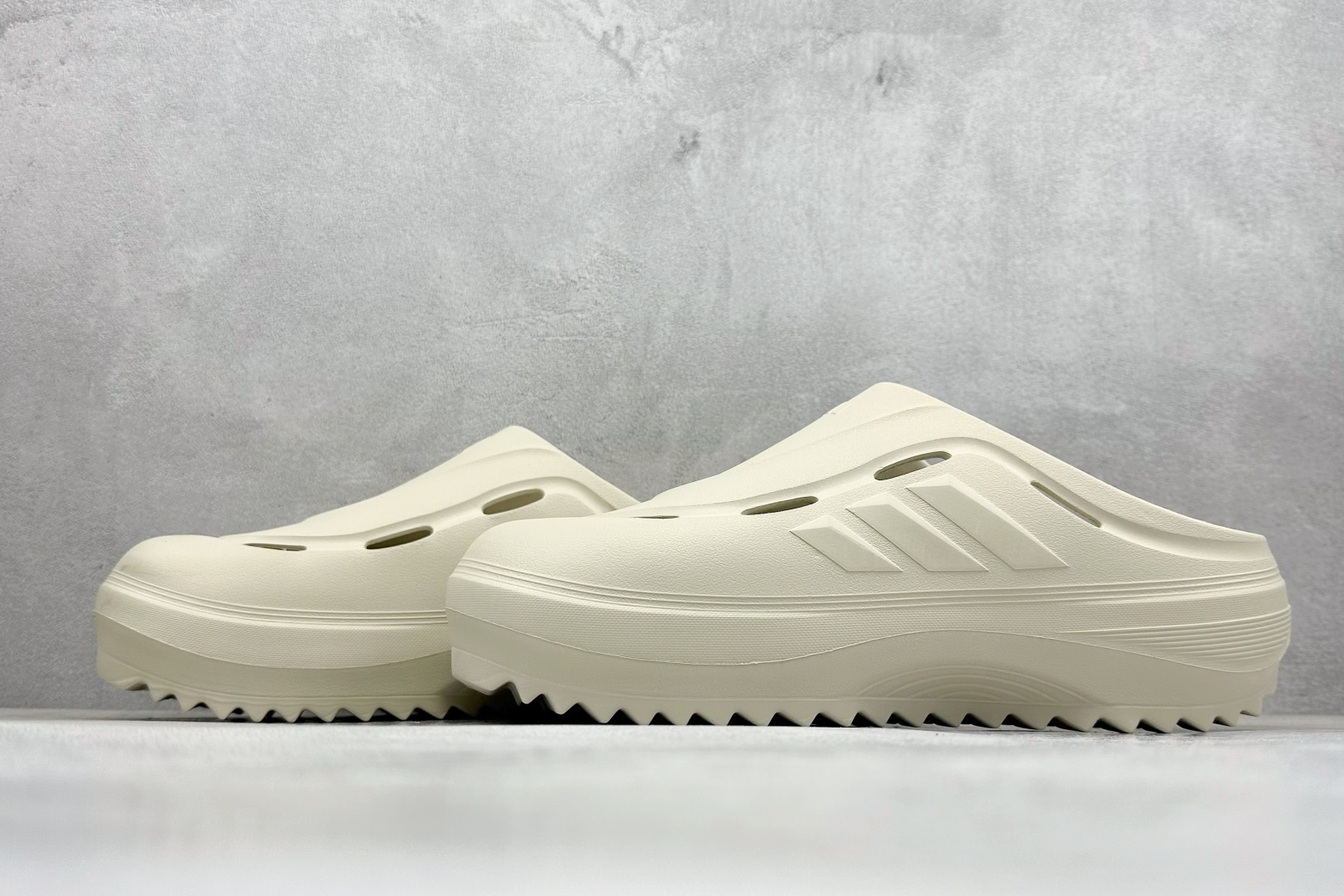 图片[5]-XD版AD OZWAVE CLOG 防滑包头 厨师鞋二代 稳定缓震回弹厚底老爹拖鞋 ​厚底设计 做工精细 可拆洗鞋垫缓震透气性能十分出色 脚感舒服柔软 EVA鞋底防滑性能 货号：JR6758 ​尺码：36-45-选品中心