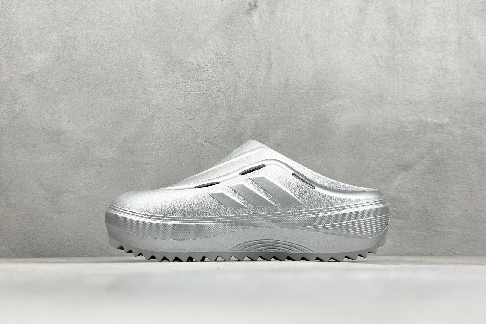 100 XD版AD OZWAVE CLOG 防滑包头 厨师鞋二代 稳定缓震回弹厚底老爹拖鞋  JR6757