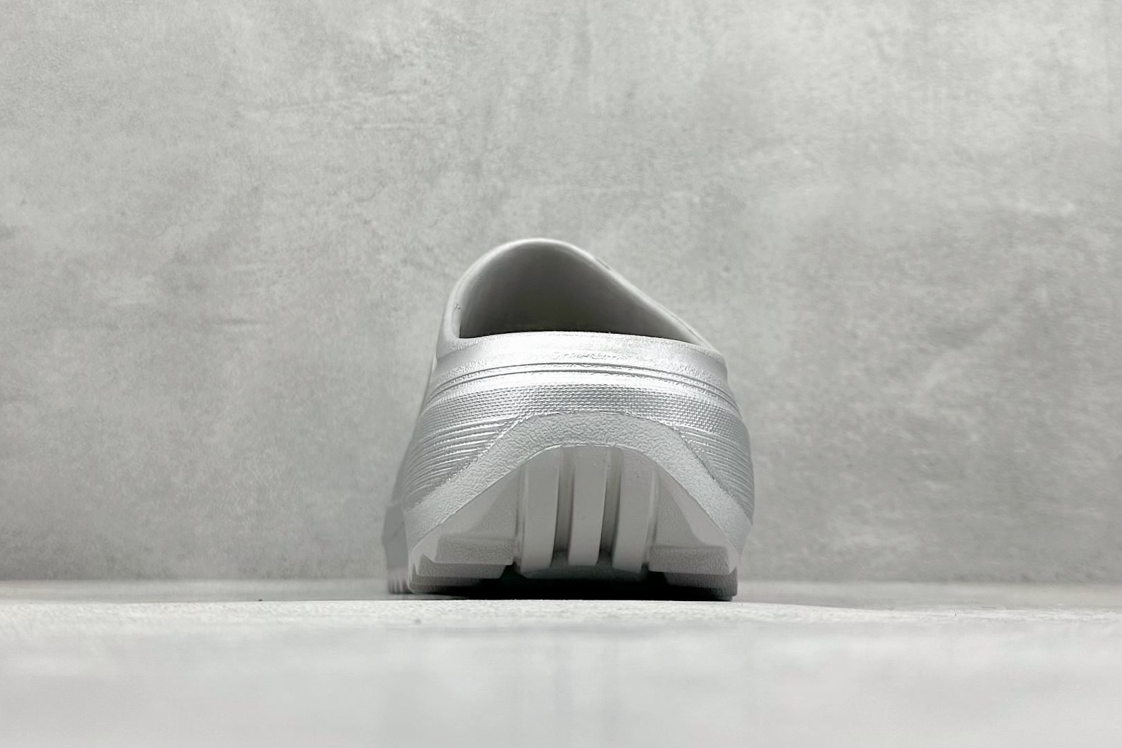 100 XD版AD OZWAVE CLOG 防滑包头 厨师鞋二代 稳定缓震回弹厚底老爹拖鞋  JR6757