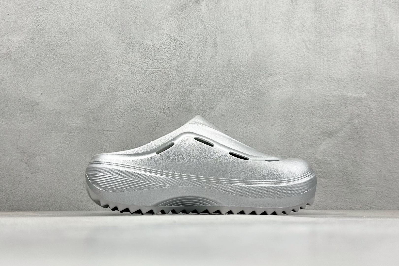 100 XD版AD OZWAVE CLOG 防滑包头 厨师鞋二代 稳定缓震回弹厚底老爹拖鞋  JR6757