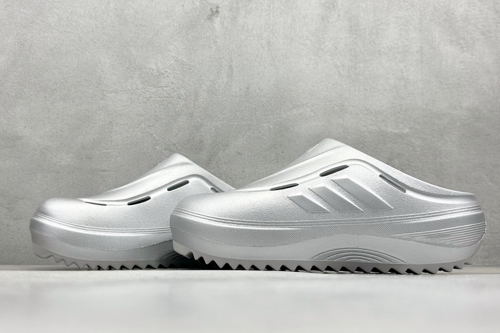 100 XD版AD OZWAVE CLOG 防滑包头 厨师鞋二代 稳定缓震回弹厚底老爹拖鞋  JR6757