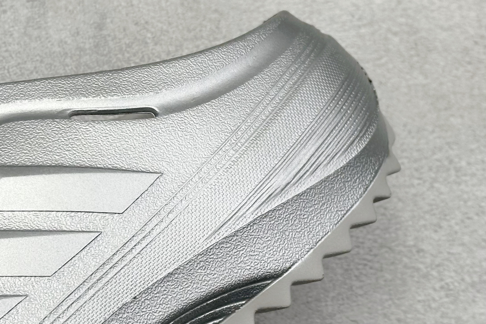 100 XD版AD OZWAVE CLOG 防滑包头 厨师鞋二代 稳定缓震回弹厚底老爹拖鞋  JR6757