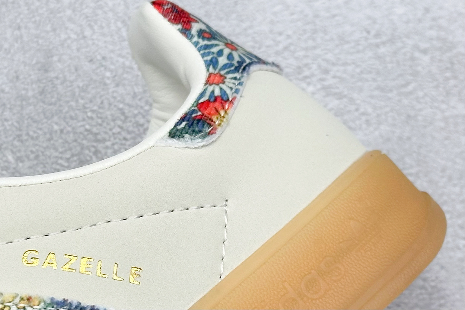 图片[9]-YH长青福利  AD Originals Gazelle INdoor 三叶草休闲防滑耐磨低帮板鞋 鞋头出色设计 塑就出众贴合感 稳固的后跟贴合足部曲线设计 软弹舒适 不易磨脚 橡胶鞋底配合防滑纹路设计 平稳抓地 货号：JH7370-选品中心