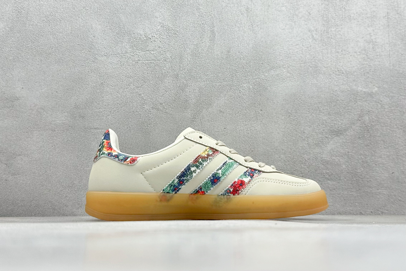 图片[2]-YH长青福利  AD Originals Gazelle INdoor 三叶草休闲防滑耐磨低帮板鞋 鞋头出色设计 塑就出众贴合感 稳固的后跟贴合足部曲线设计 软弹舒适 不易磨脚 橡胶鞋底配合防滑纹路设计 平稳抓地 货号：JH7370-选品中心