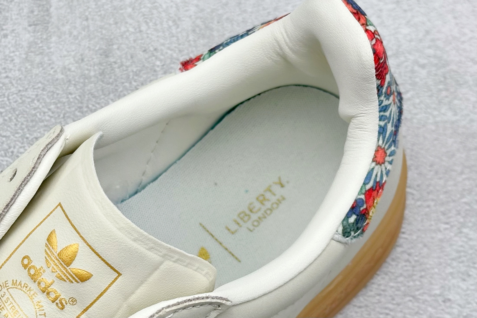 图片[8]-YH长青福利  AD Originals Gazelle INdoor 三叶草休闲防滑耐磨低帮板鞋 鞋头出色设计 塑就出众贴合感 稳固的后跟贴合足部曲线设计 软弹舒适 不易磨脚 橡胶鞋底配合防滑纹路设计 平稳抓地 货号：JH7370-选品中心