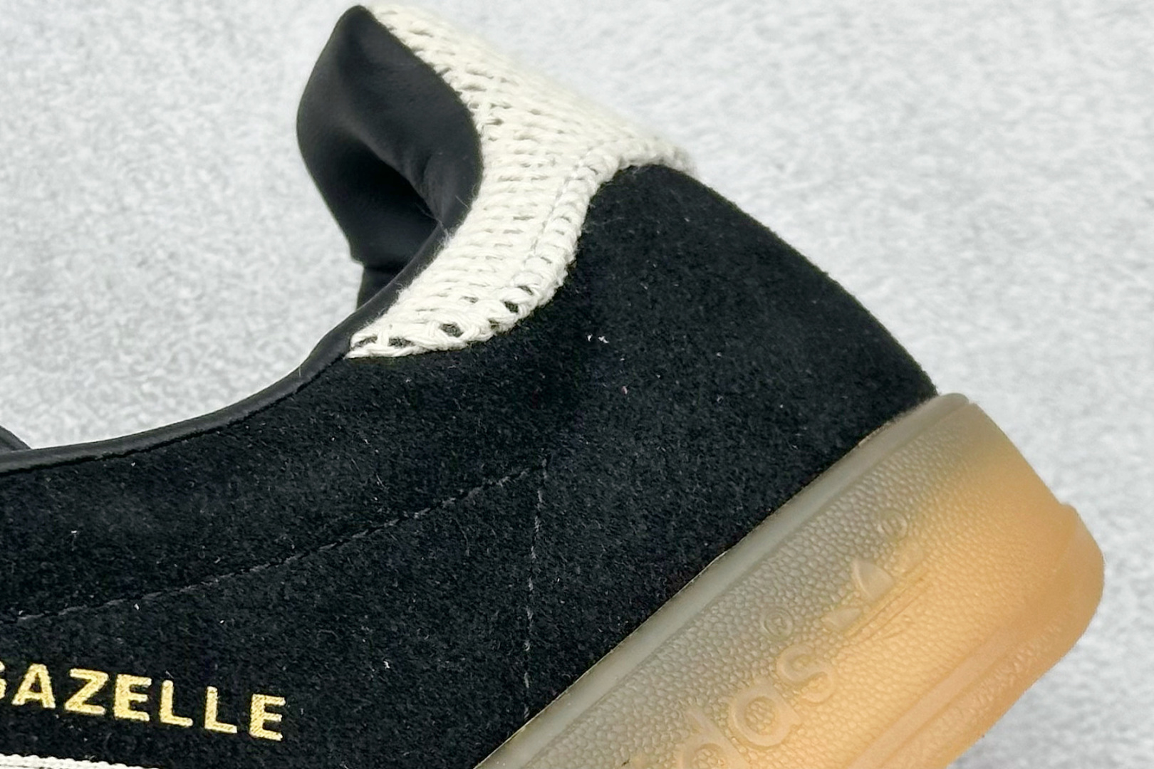 图片[9]-YH长青福利  AD Originals Gazelle INdoor 三叶草休闲防滑耐磨低帮板鞋 鞋头出色设计 塑就出众贴合感 稳固的后跟贴合足部曲线设计 软弹舒适 不易磨脚 橡胶鞋底配合防滑纹路设计 平稳抓地 货号：JI2755-选品中心