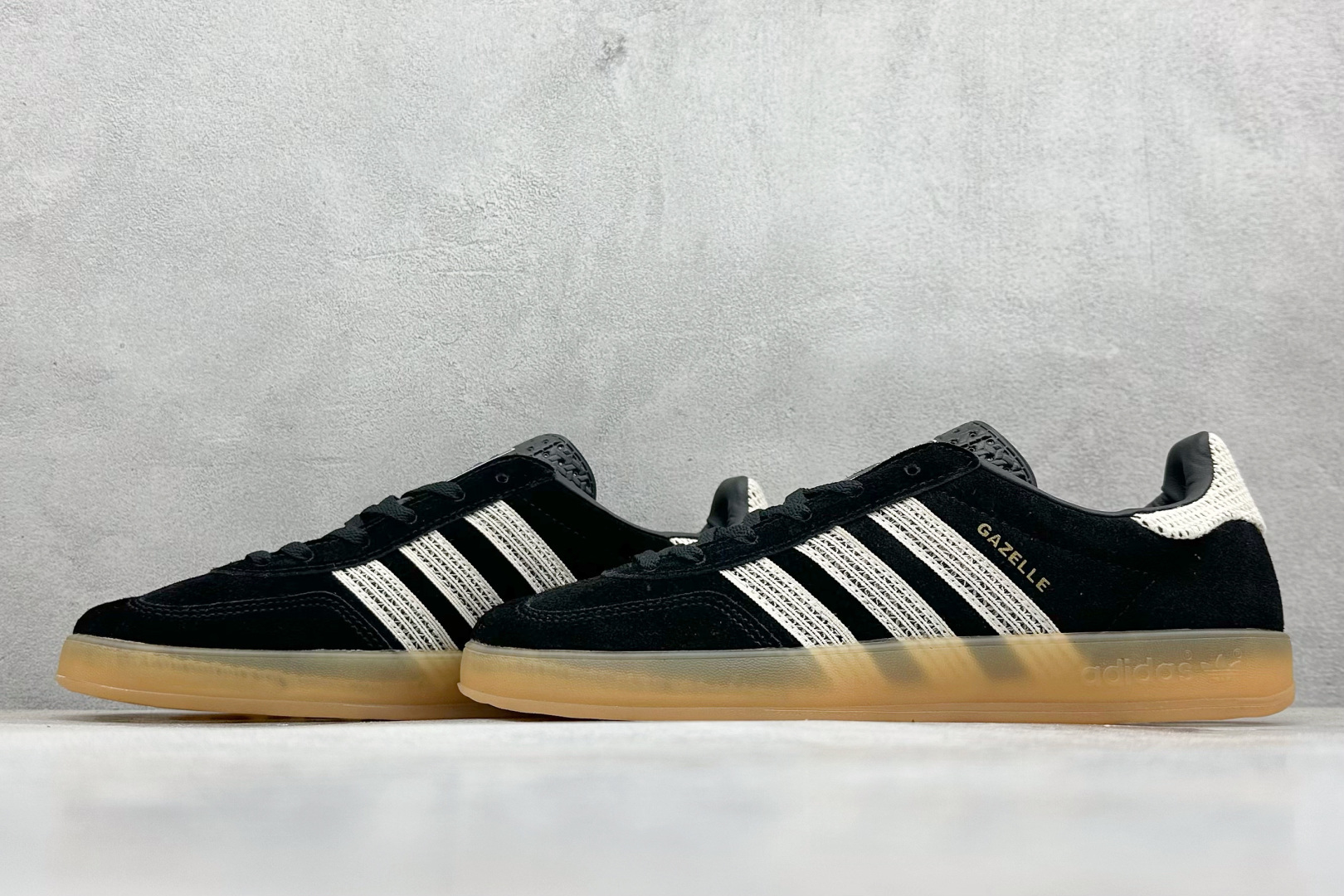 图片[5]-YH长青福利  AD Originals Gazelle INdoor 三叶草休闲防滑耐磨低帮板鞋 鞋头出色设计 塑就出众贴合感 稳固的后跟贴合足部曲线设计 软弹舒适 不易磨脚 橡胶鞋底配合防滑纹路设计 平稳抓地 货号：JI2755-选品中心