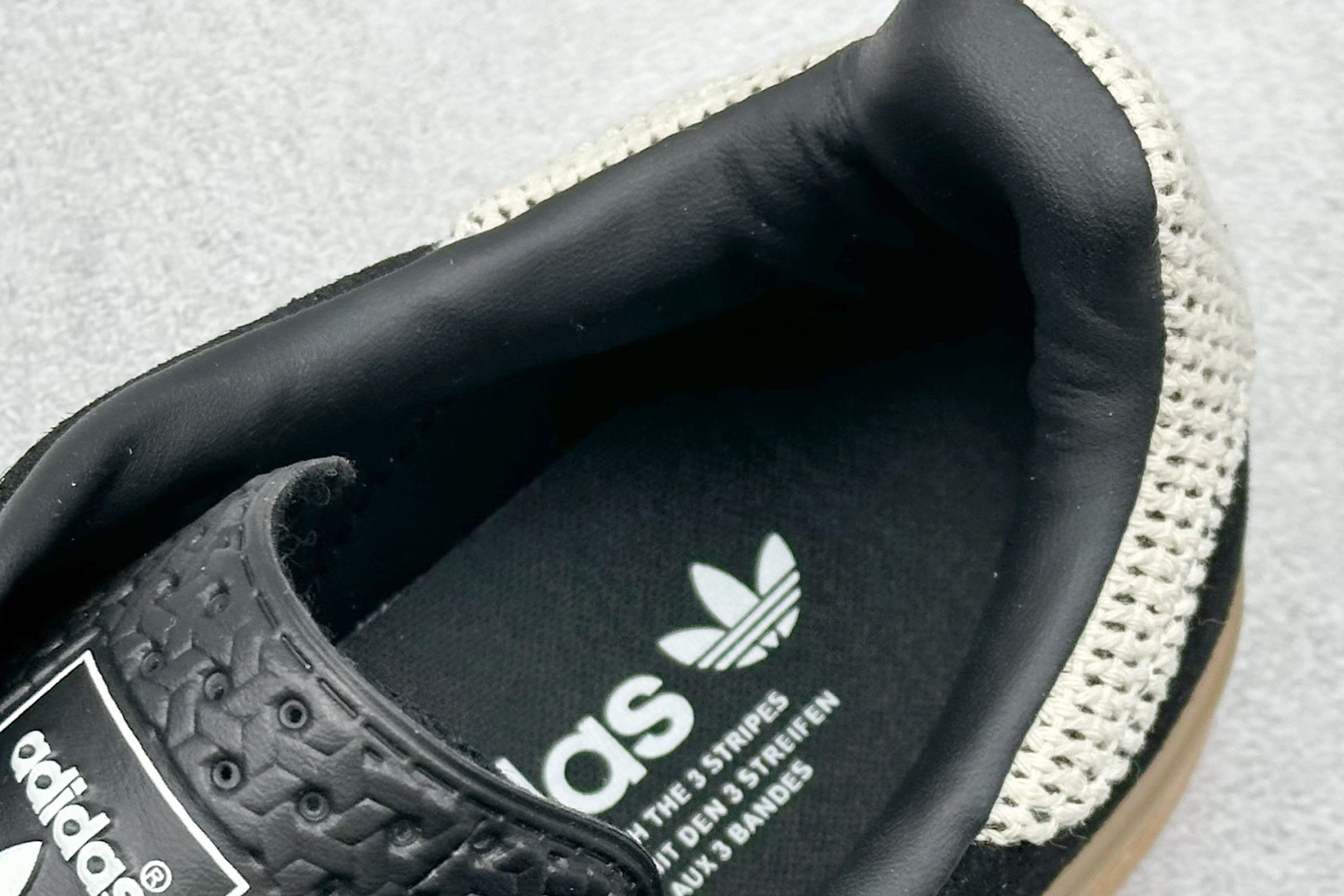 图片[8]-YH长青福利  AD Originals Gazelle INdoor 三叶草休闲防滑耐磨低帮板鞋 鞋头出色设计 塑就出众贴合感 稳固的后跟贴合足部曲线设计 软弹舒适 不易磨脚 橡胶鞋底配合防滑纹路设计 平稳抓地 货号：JI2755-选品中心