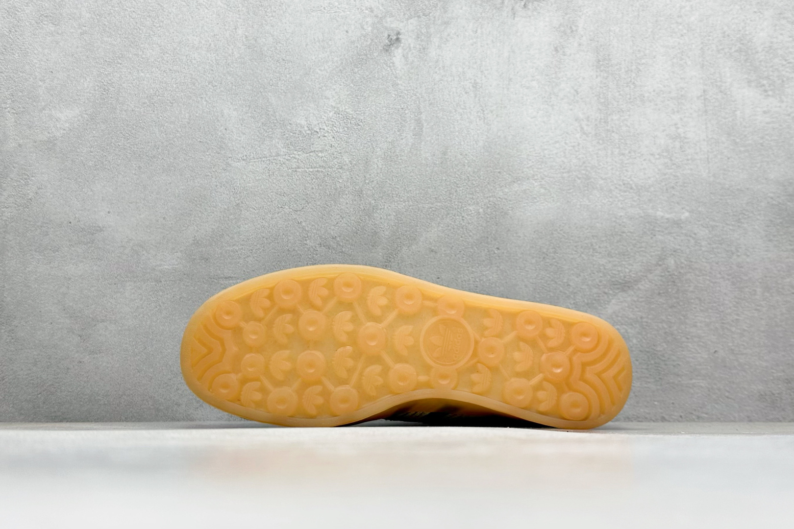 图片[4]-YH长青福利  AD Originals Gazelle INdoor 三叶草休闲防滑耐磨低帮板鞋 鞋头出色设计 塑就出众贴合感 稳固的后跟贴合足部曲线设计 软弹舒适 不易磨脚 橡胶鞋底配合防滑纹路设计 平稳抓地 货号：JI2755-选品中心