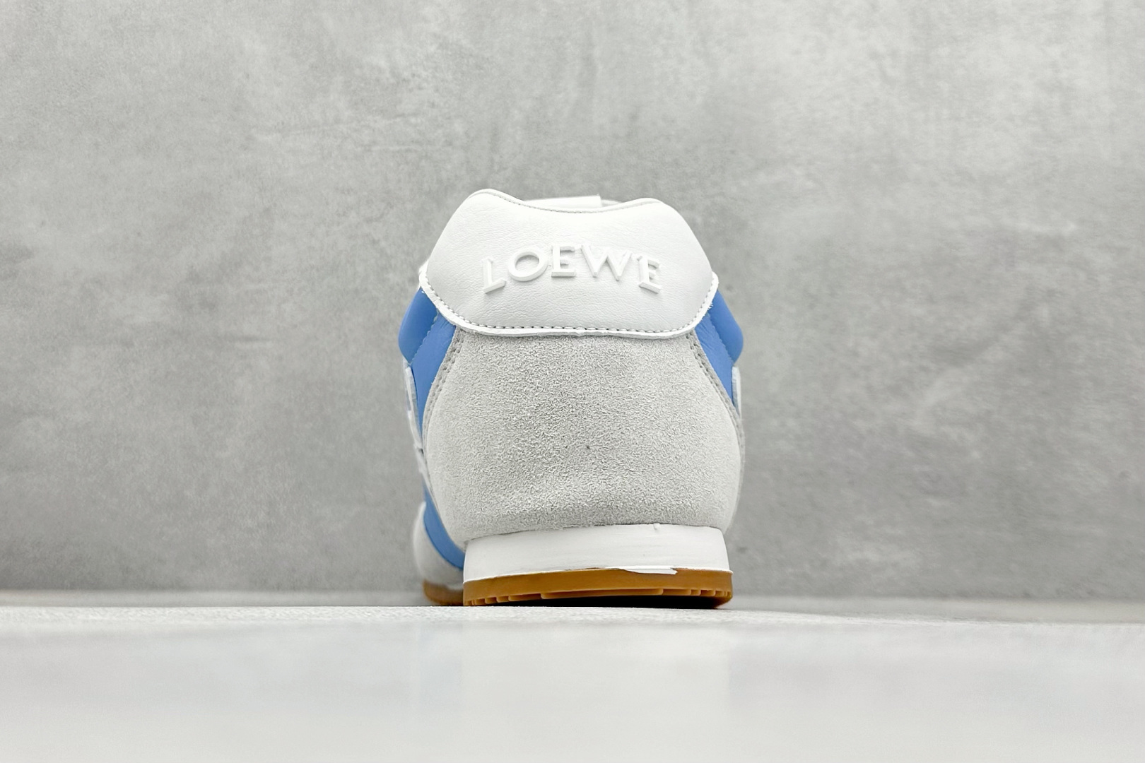 图片[6]-S版 罗意威Loewe Ballet Runner 2.0系列阿甘复古风德训薄底百搭休闲运动鞋 采用反绒牛皮革拼接头层皮饰片鞋面材质鞋身原装高密度防刮尼龙面料,极好柔软效果双层乳胶缓震鞋垫外部搭配轻量EVA缓震组合橡胶防滑片装外底不对称鞋头设计、袜状内部结构，轻盈橡胶外底延伸至鞋头 20 毫米鞋跟，附白色和同色系鞋带侧面饰有 L 徽标，鞋舌饰有压纹 Anagram 后跟标签饰有注塑橡胶 LOEWE 标志升级原楦型开发纸版全手工拉帮工艺成型 尺码：36-44-选品中心