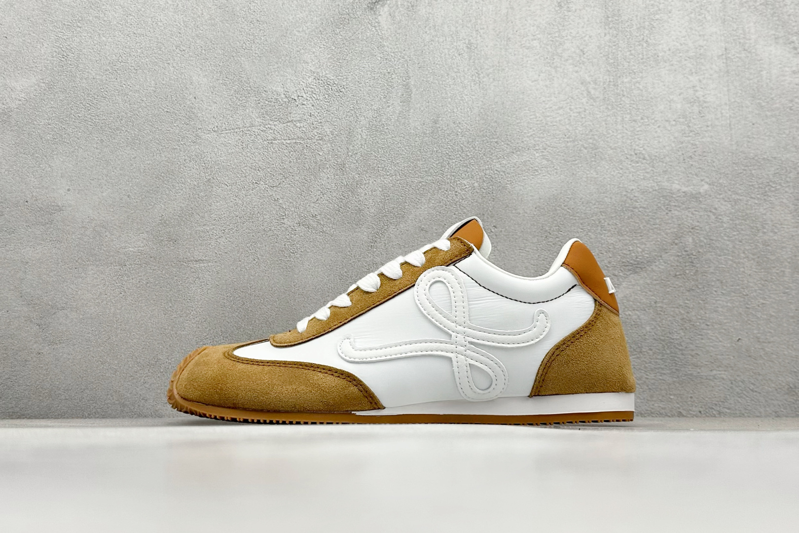 200 S版 罗意威Loewe Ballet Runner 2.0系列阿甘复古风德训薄底百搭休闲运动鞋
