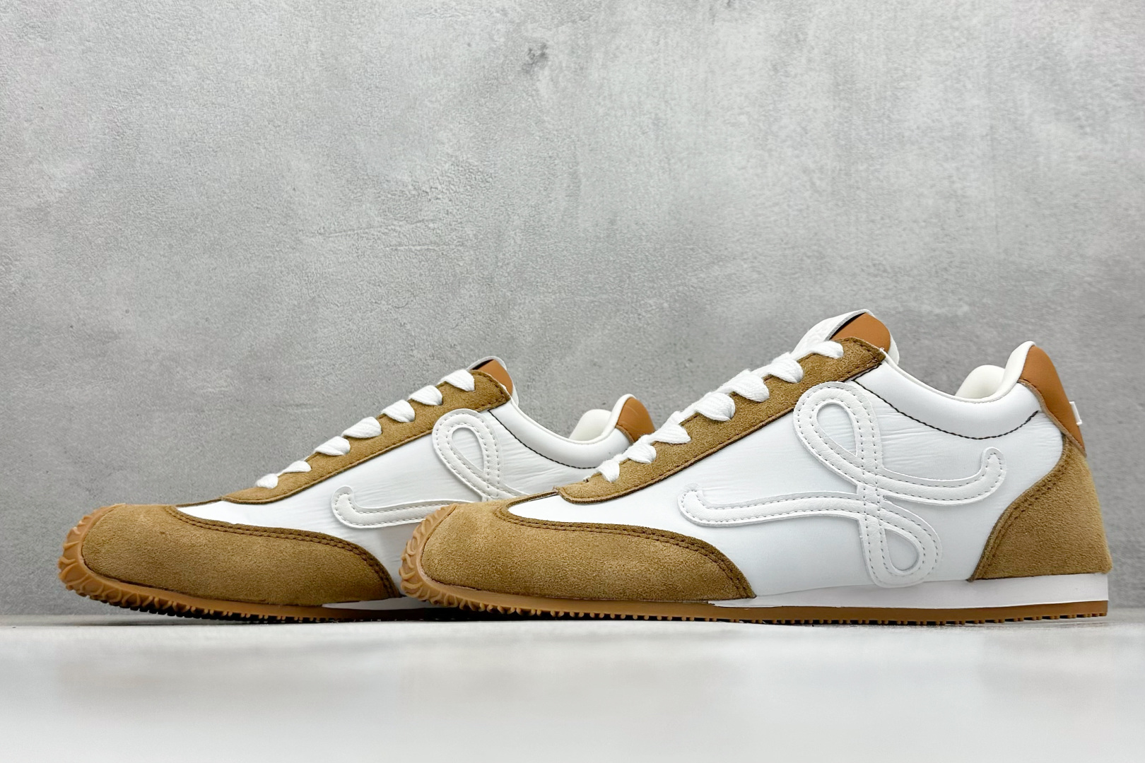 200 S版 罗意威Loewe Ballet Runner 2.0系列阿甘复古风德训薄底百搭休闲运动鞋