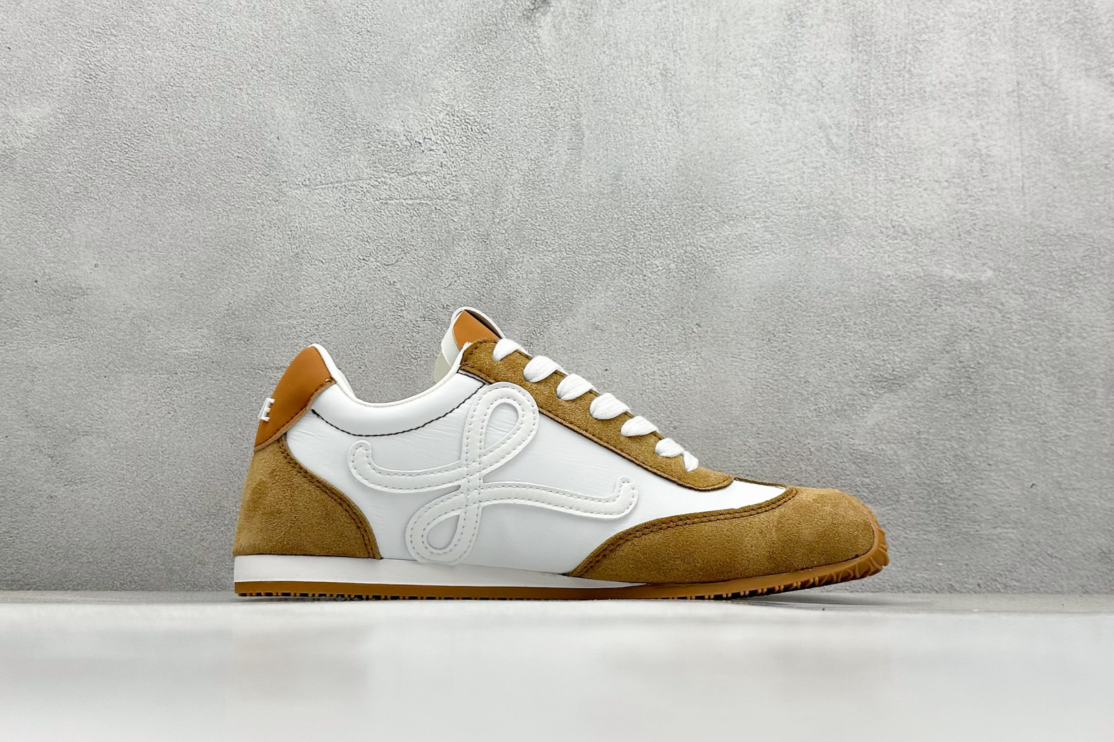 200 S版 罗意威Loewe Ballet Runner 2.0系列阿甘复古风德训薄底百搭休闲运动鞋
