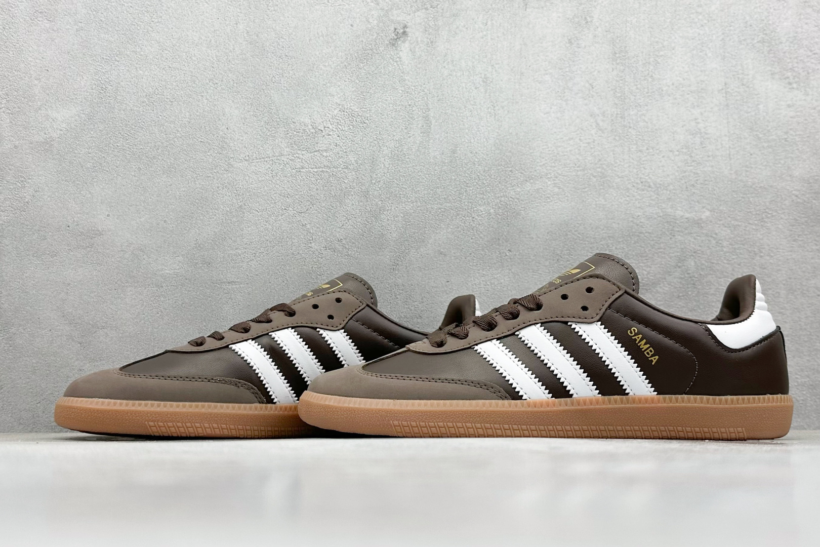 图片[5]-YH长青福利  AD Original Samba OG 复古经典轻便板鞋 带有装饰的超锁缝制和无缝的手感 柔软、柔软的皮革造型和标志性的3条纹完成了精致的外观 正规合身鞋带 鞋面上有绒面鞋垫 橡胶鞋底 享受正畸套筒软感 自50年代首次亮相以来就一直在赢得粉丝的青睐！ 货号：IE6522-选品中心