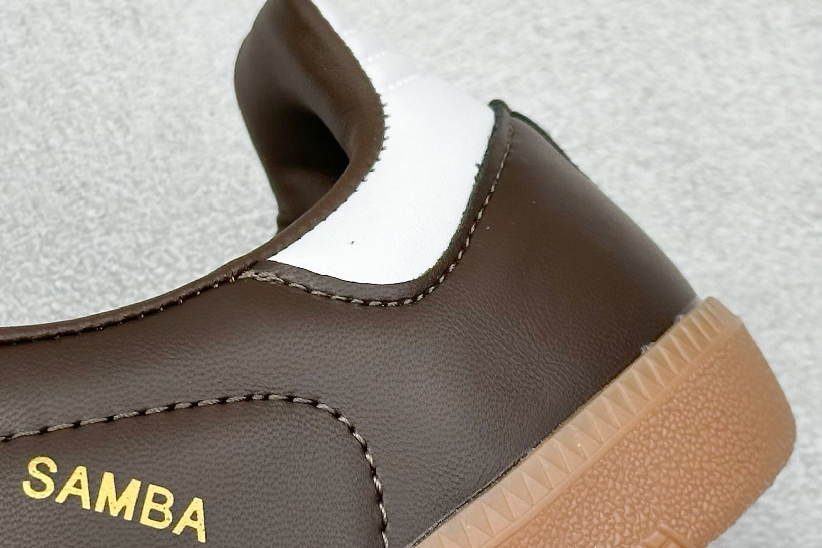 图片[9]-YH长青福利  AD Original Samba OG 复古经典轻便板鞋 带有装饰的超锁缝制和无缝的手感 柔软、柔软的皮革造型和标志性的3条纹完成了精致的外观 正规合身鞋带 鞋面上有绒面鞋垫 橡胶鞋底 享受正畸套筒软感 自50年代首次亮相以来就一直在赢得粉丝的青睐！ 货号：IE6522-选品中心